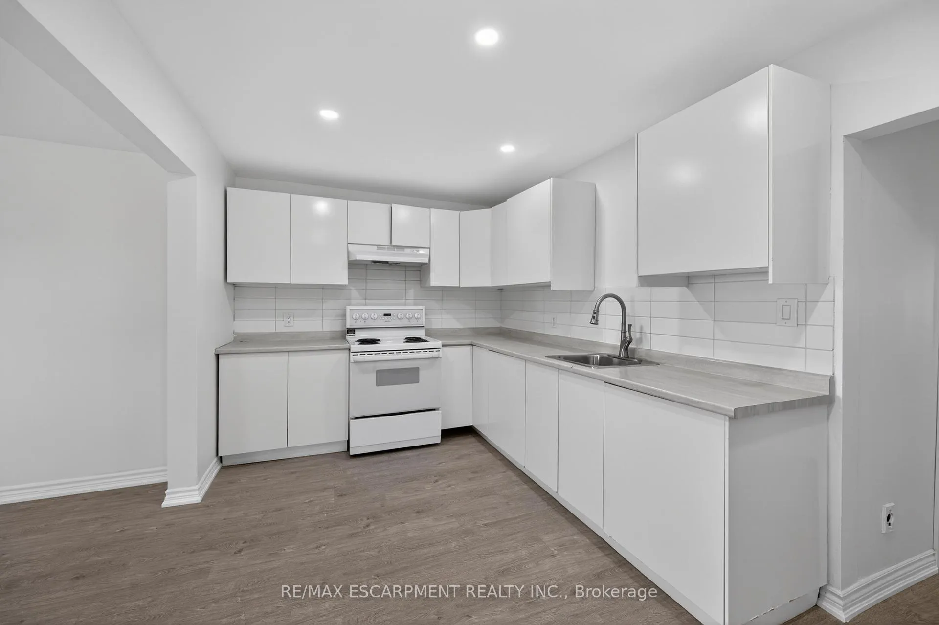 Photo 21 of 584 Waterloo Street, Hamilton, Parkview — HOMEH