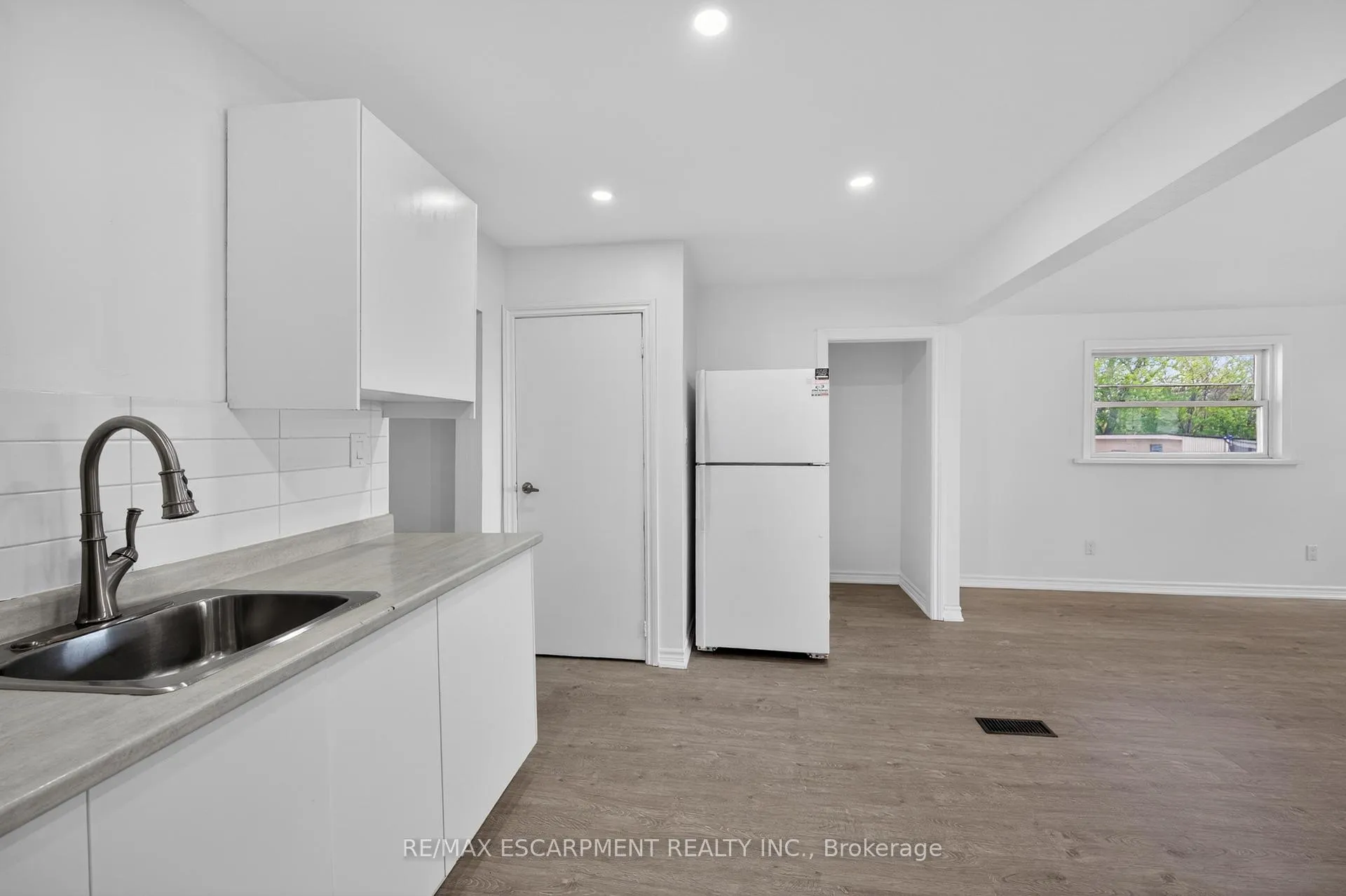 Photo 22 of 584 Waterloo Street, Hamilton, Parkview — HOMEH