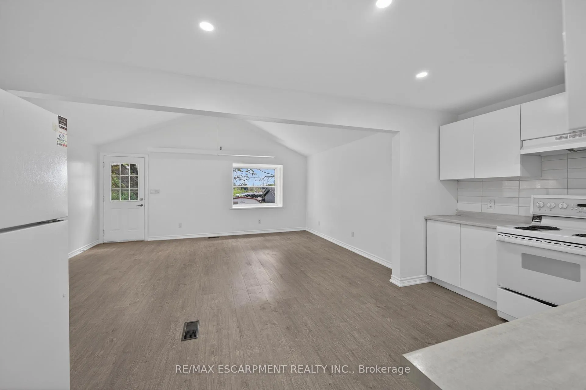 Photo 25 of 584 Waterloo Street, Hamilton, Parkview — HOMEH