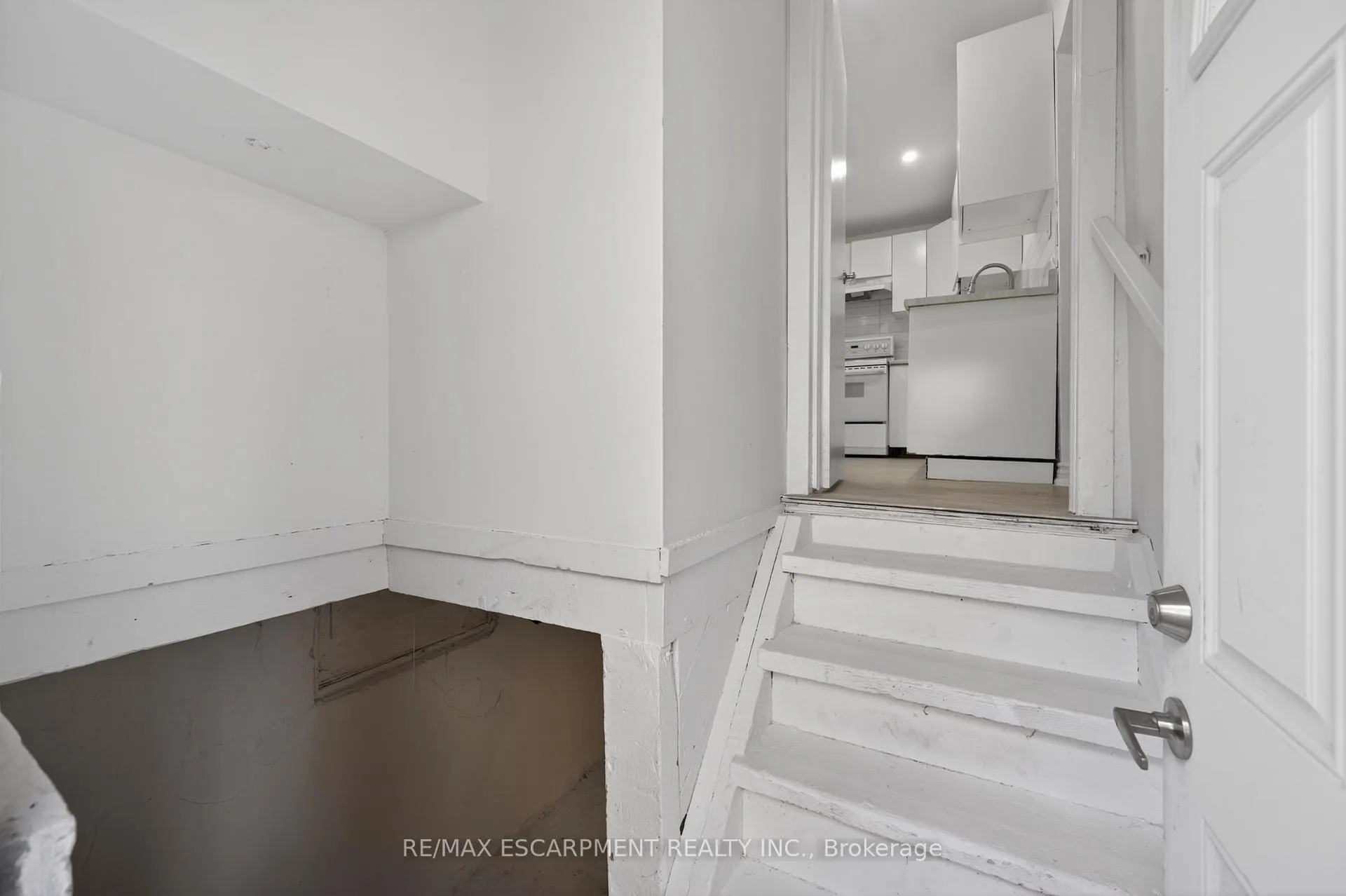 Photo 33 of 584 Waterloo Street, Hamilton, Parkview — HOMEH