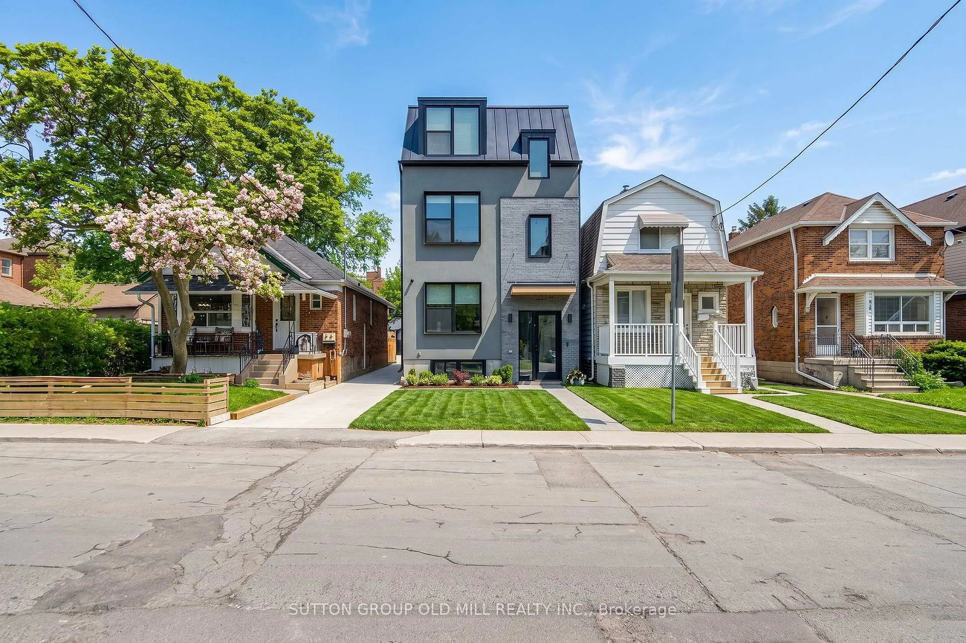 Photo 2 of Unit 03, 625 Harvie Avenue, Toronto, Caledonia-Fairbank — HOMEH