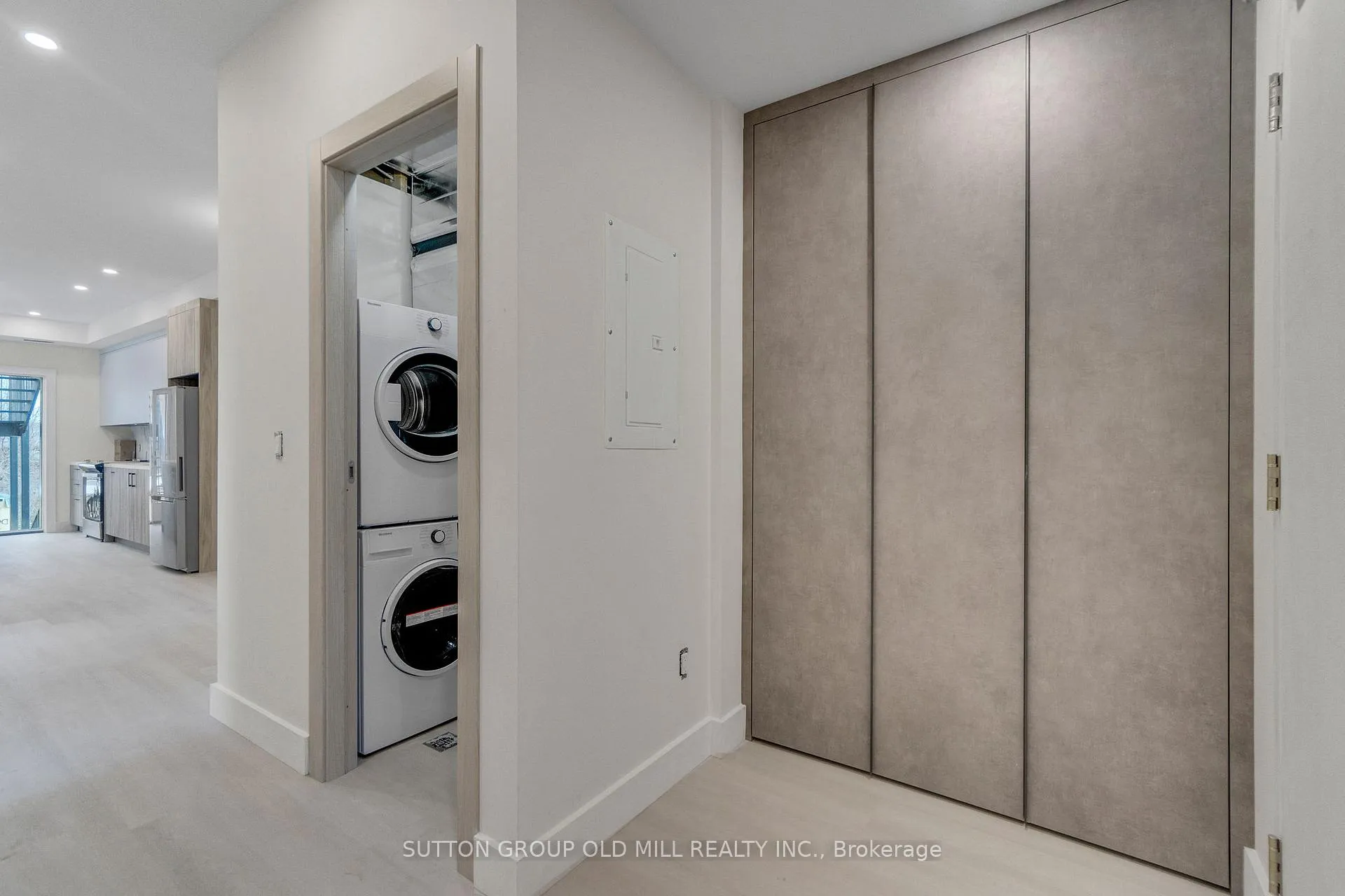 Photo 3 of Unit 03, 625 Harvie Avenue, Toronto, Caledonia-Fairbank — HOMEH