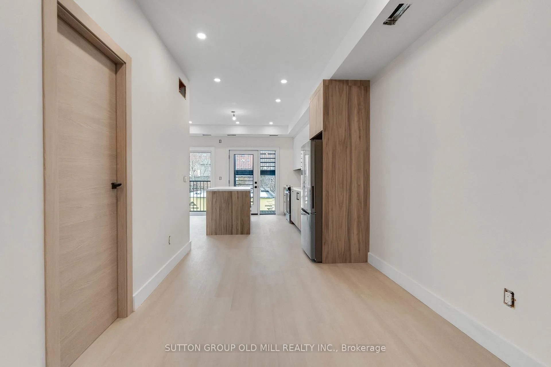 Photo 4 of Unit 03, 625 Harvie Avenue, Toronto, Caledonia-Fairbank — HOMEH