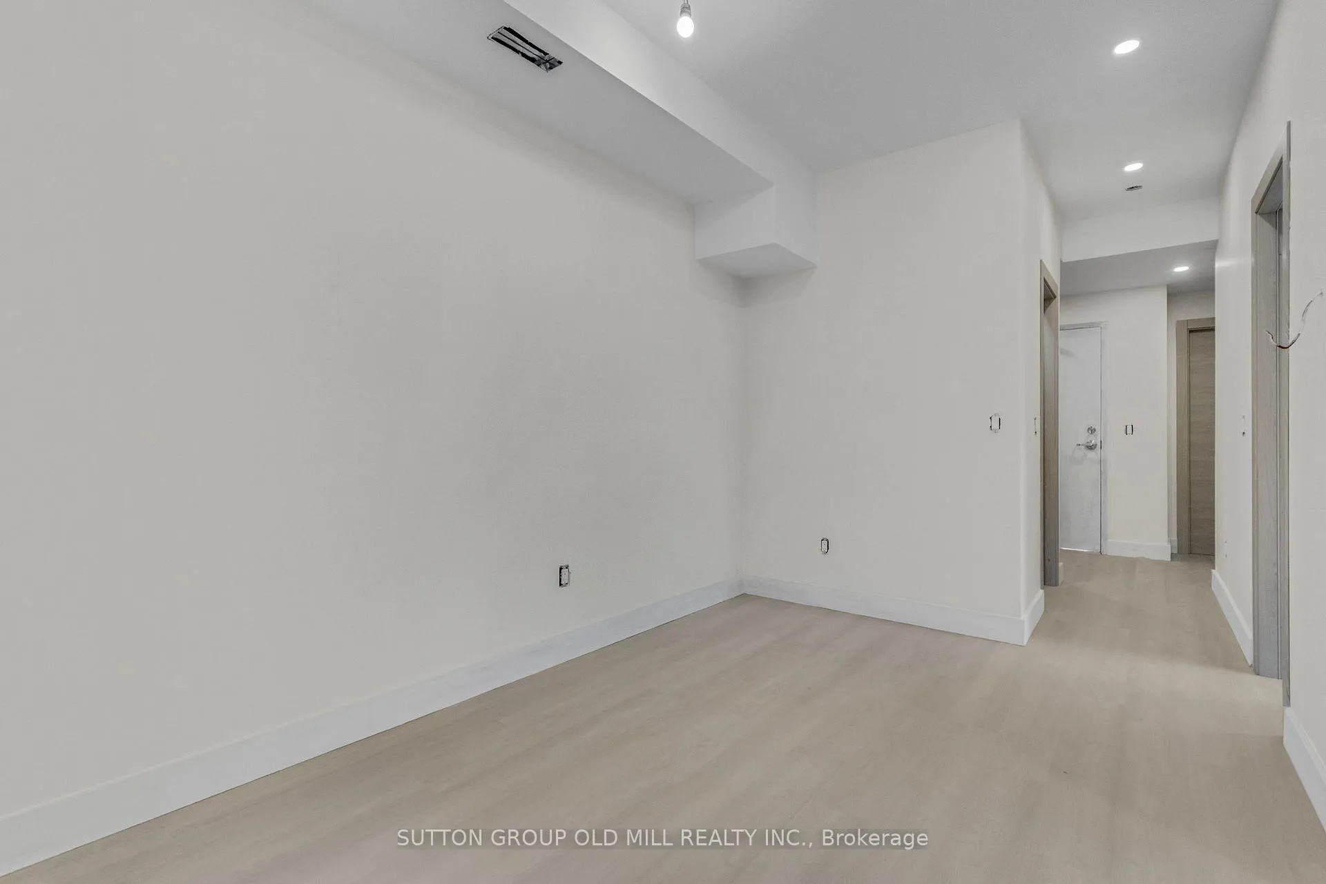 Photo 6 of Unit 03, 625 Harvie Avenue, Toronto, Caledonia-Fairbank — HOMEH