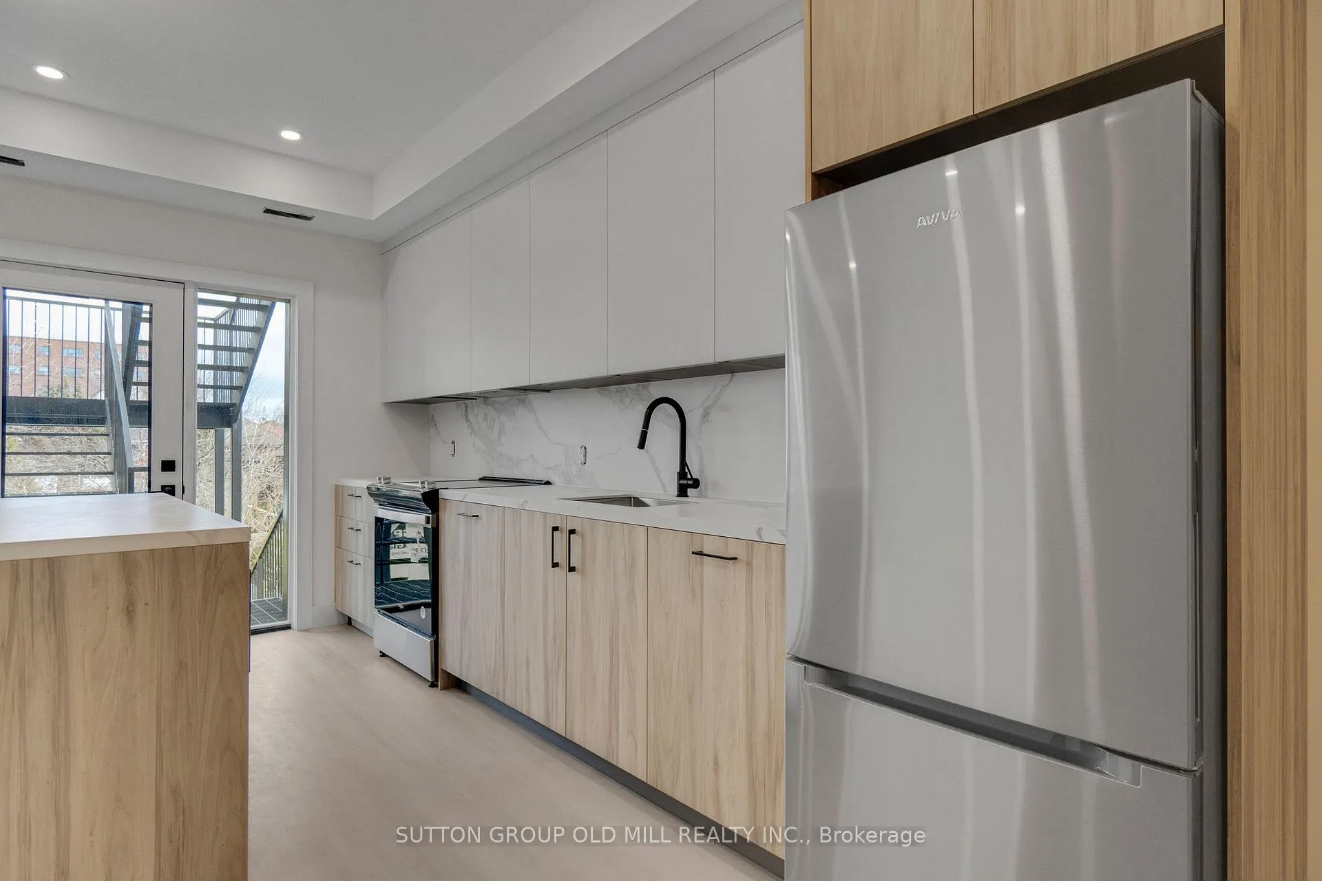 Photo 8 of Unit 03, 625 Harvie Avenue, Toronto, Caledonia-Fairbank — HOMEH