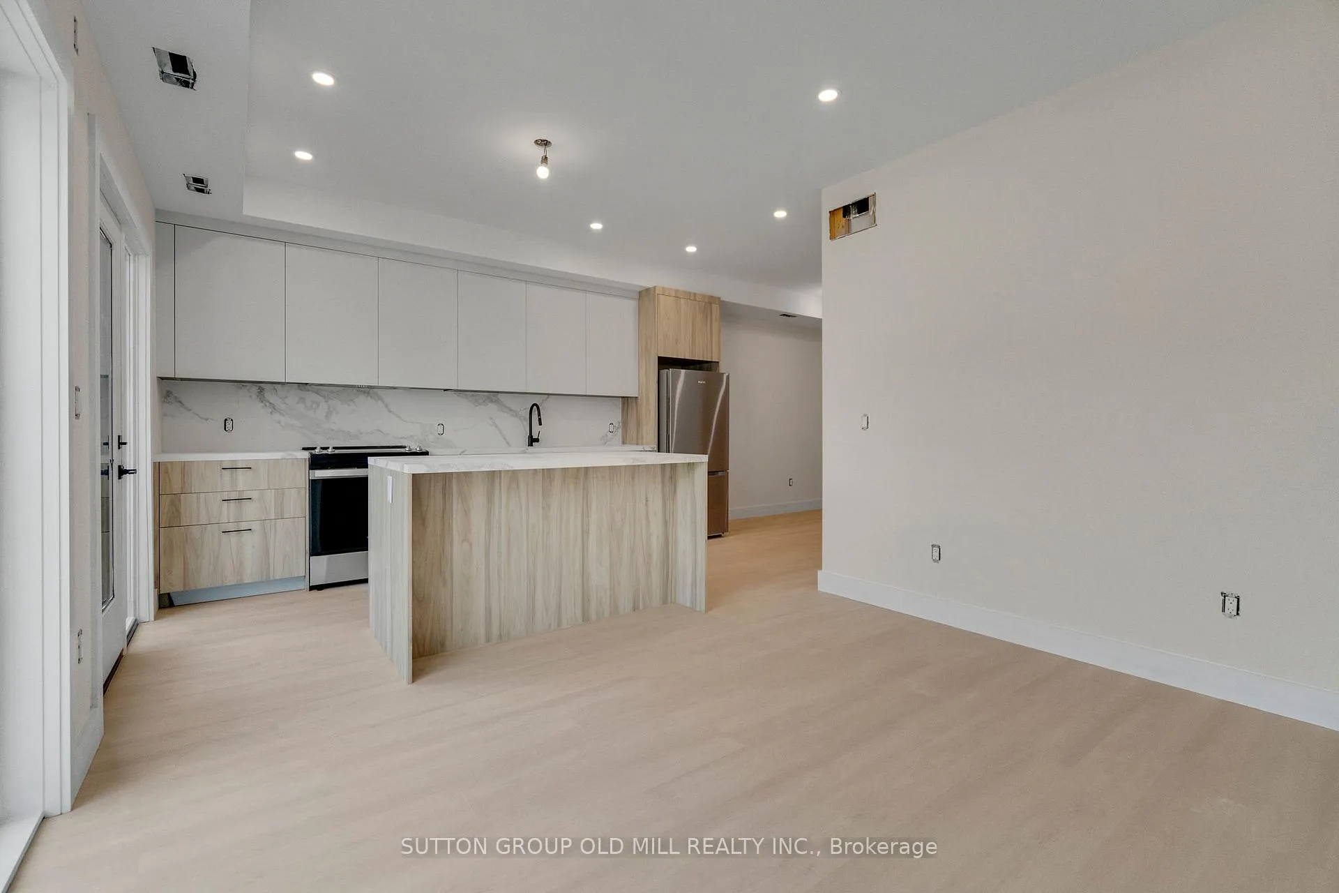 Photo 11 of Unit 03, 625 Harvie Avenue, Toronto, Caledonia-Fairbank — HOMEH