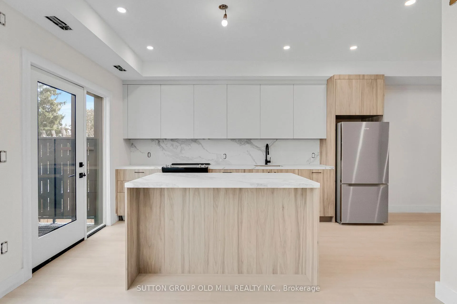 Photo 12 of Unit 03, 625 Harvie Avenue, Toronto, Caledonia-Fairbank — HOMEH