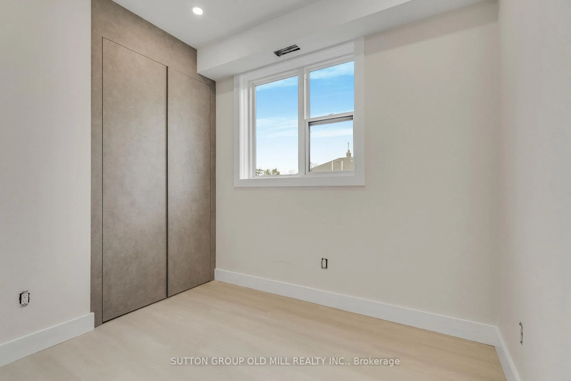 Photo 16 of Unit 03, 625 Harvie Avenue, Toronto, Caledonia-Fairbank — HOMEH