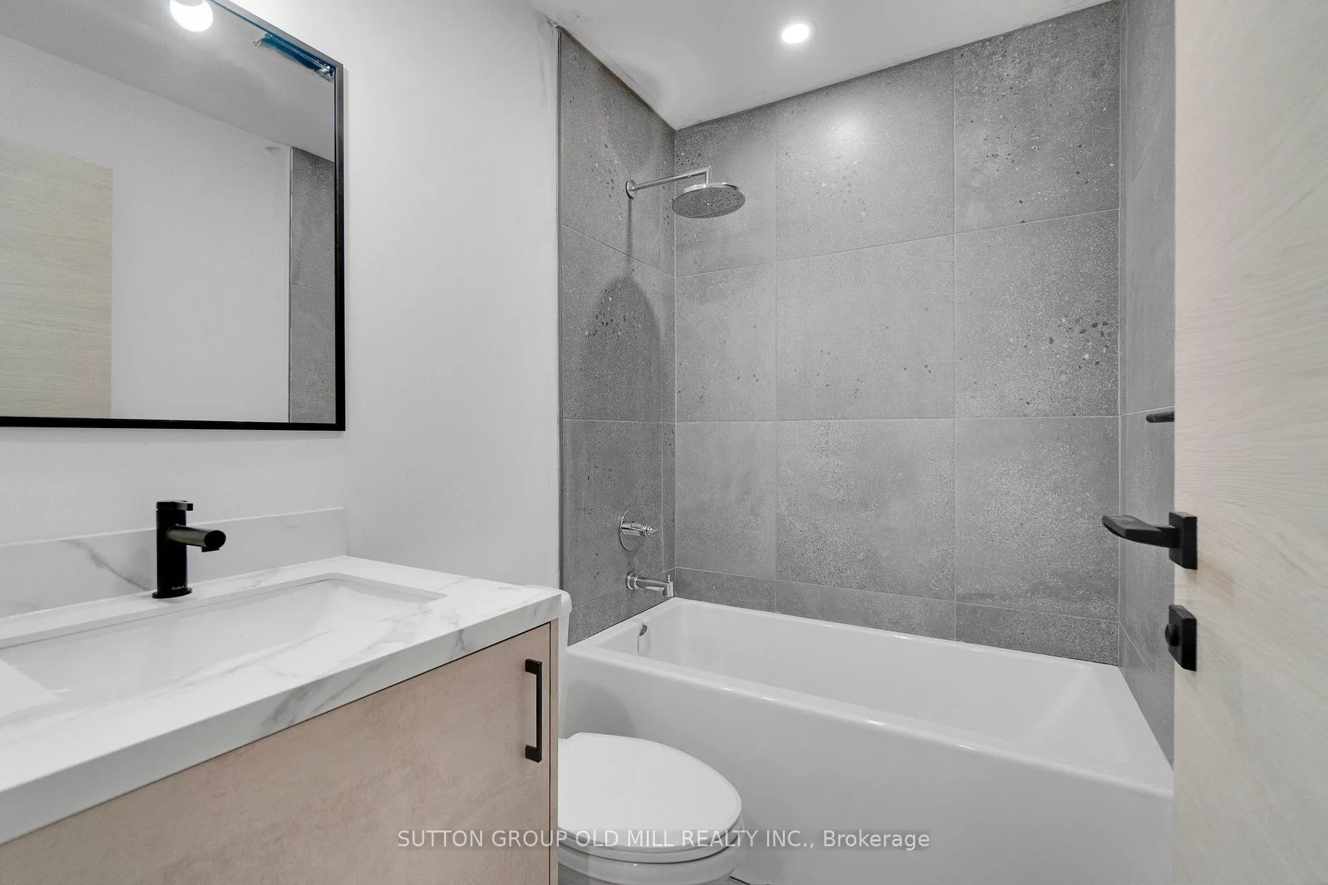 Photo 17 of Unit 03, 625 Harvie Avenue, Toronto, Caledonia-Fairbank — HOMEH