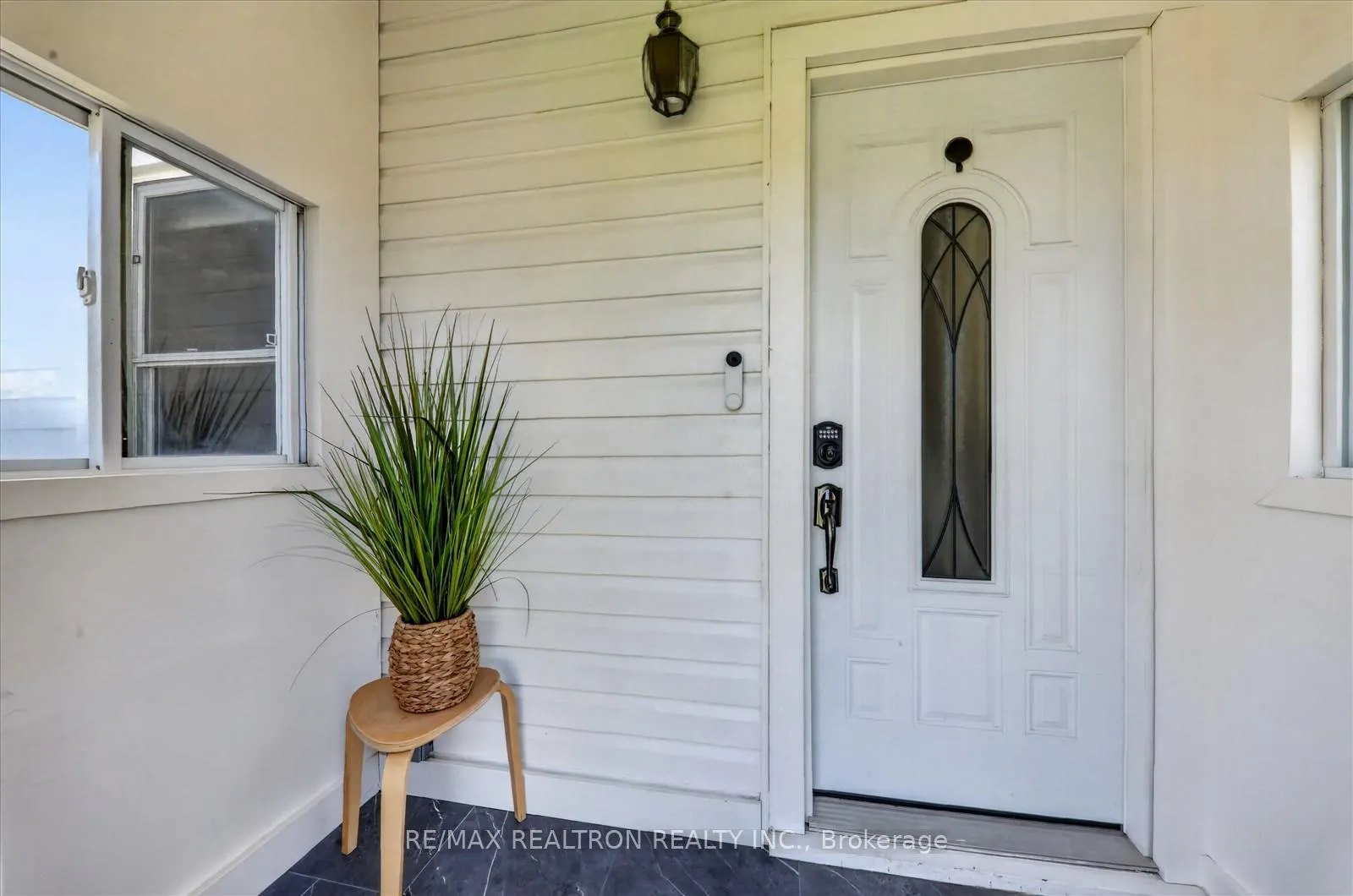 Photo 5 of 7 York Street, Ajax, Central — HOMEH