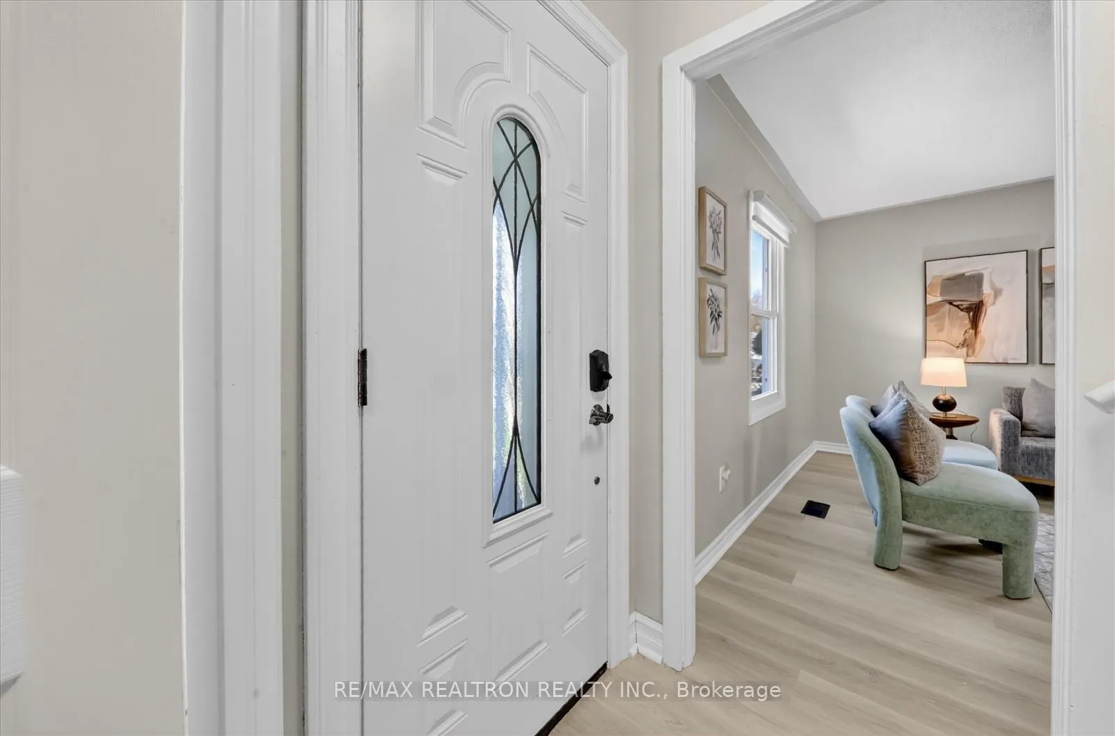 Photo 6 of 7 York Street, Ajax, Central — HOMEH