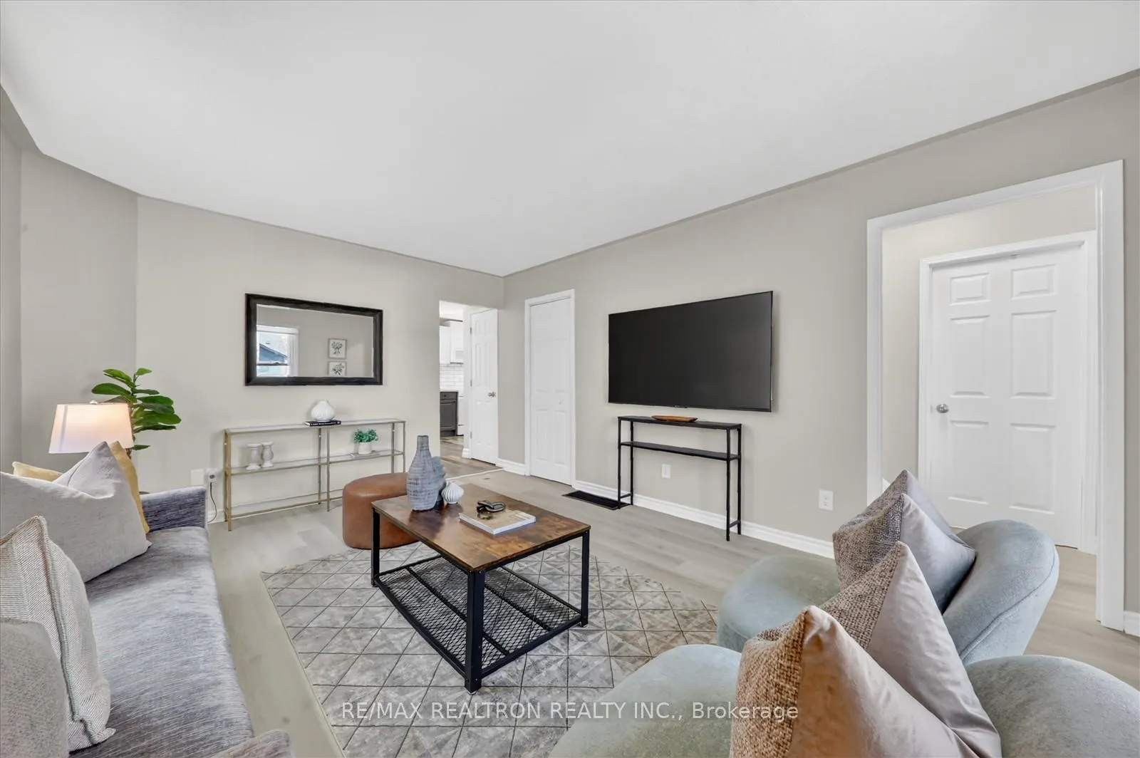 Photo 11 of 7 York Street, Ajax, Central — HOMEH