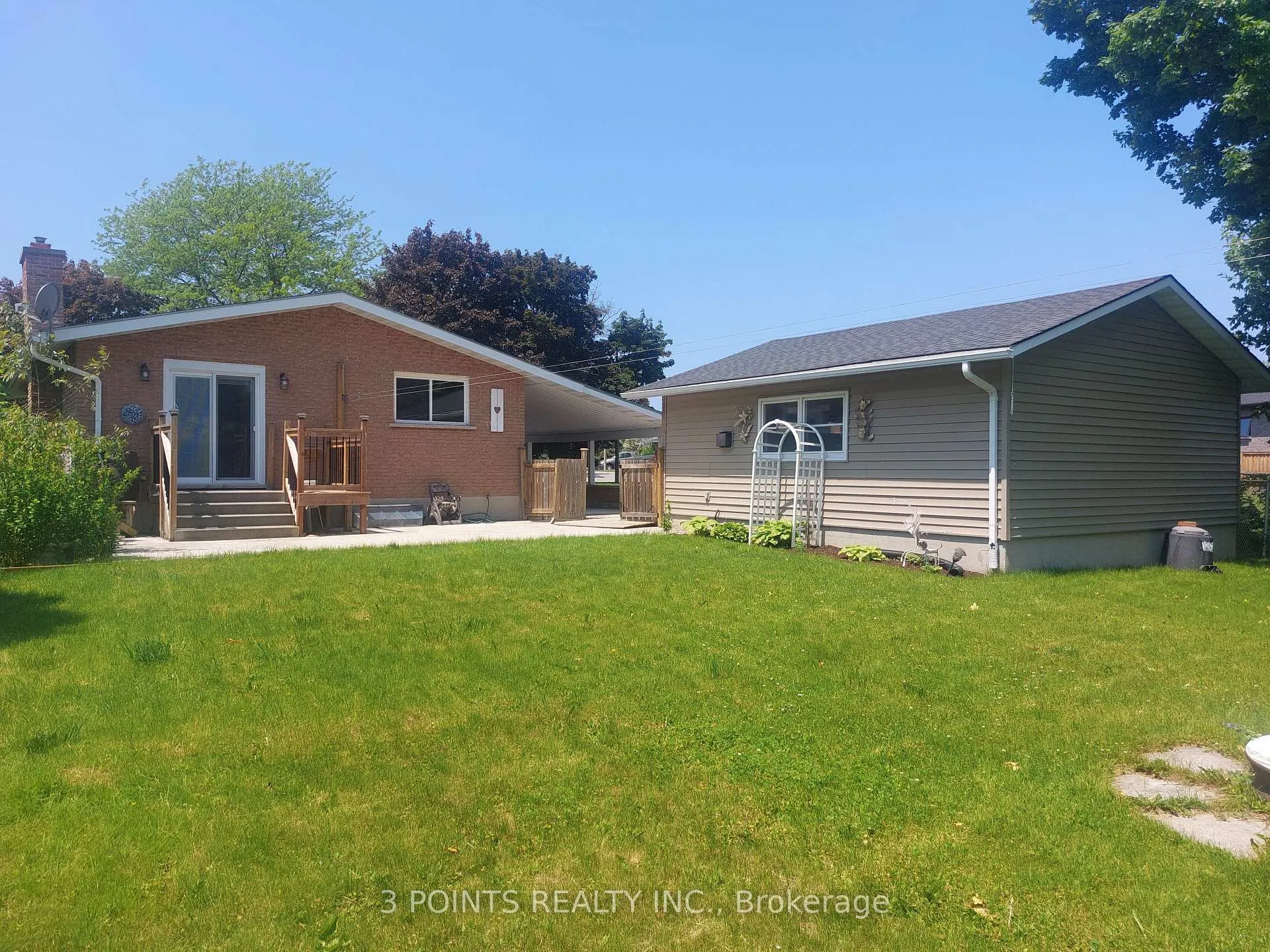 Photo 3 of 377 South Street S, Goderich, Goderich (Town) — HOMEH