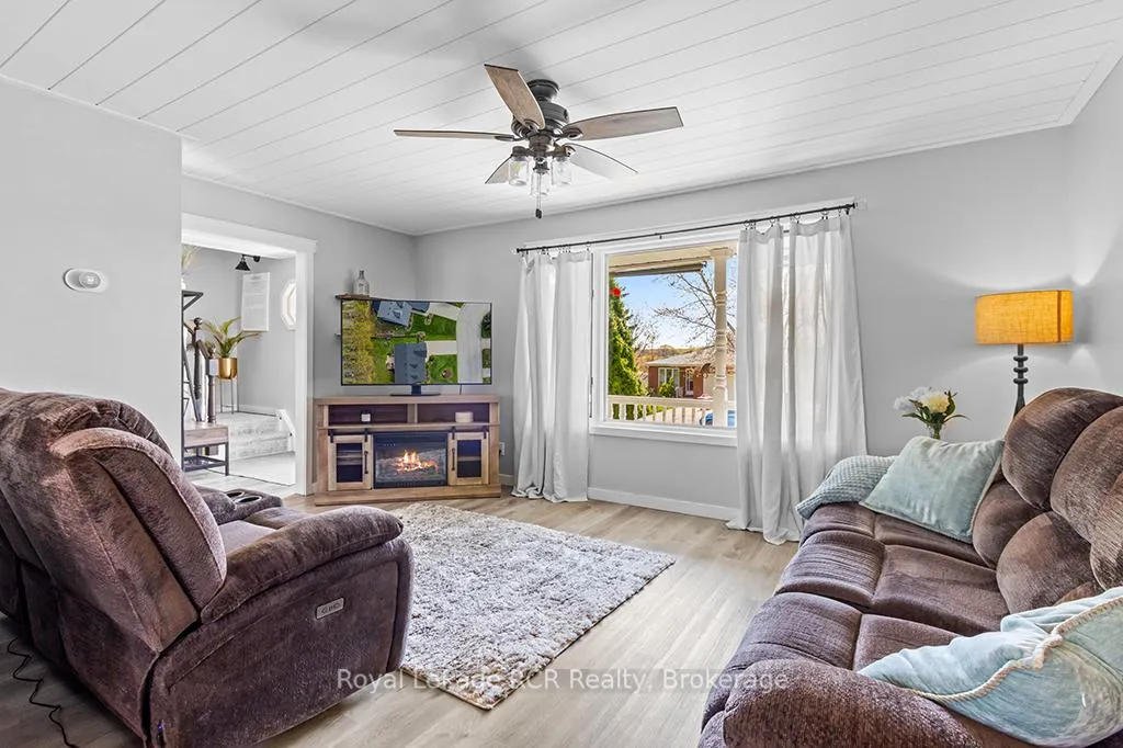 Photo 8 of 453 8th A Avenue E, Owen Sound — HOMEH