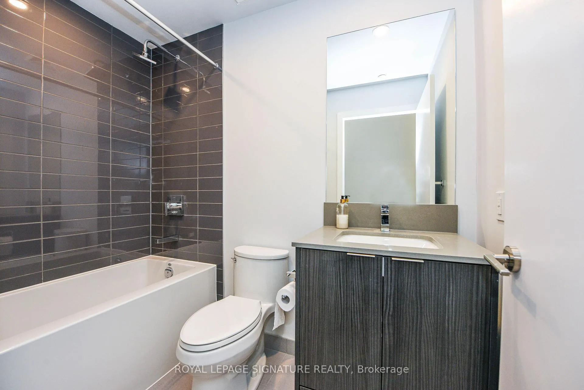 Photo 22 of Unit 506, 430 Square One Drive E, Mississauga, City Centre — HOMEH