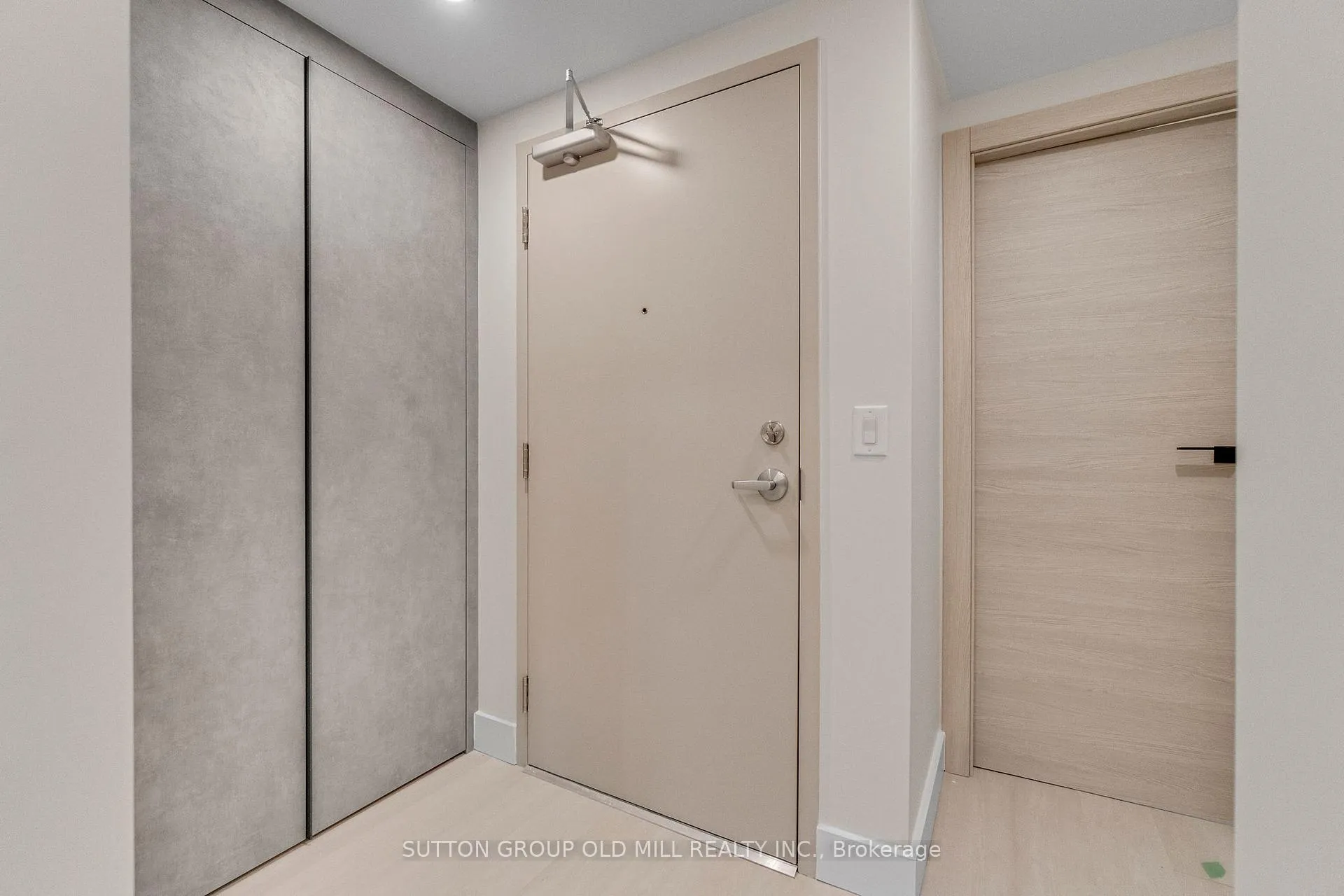 Photo 4 of Unit 01, 625 Harvie Avenue, Toronto, Caledonia-Fairbank — HOMEH