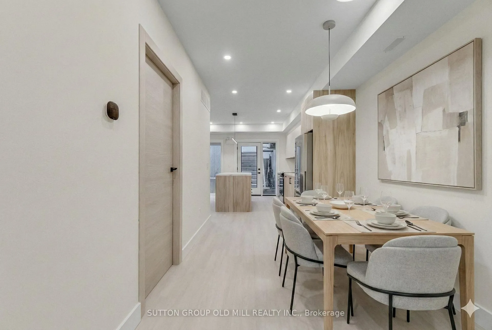 Photo 5 of Unit 01, 625 Harvie Avenue, Toronto, Caledonia-Fairbank — HOMEH