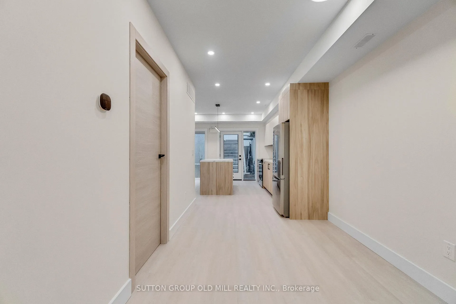 Photo 6 of Unit 01, 625 Harvie Avenue, Toronto, Caledonia-Fairbank — HOMEH