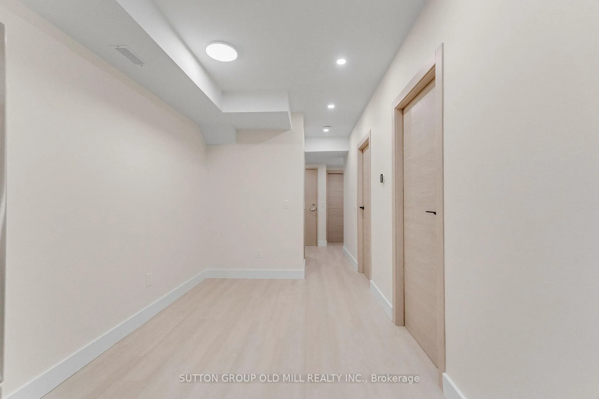 Photo 8 of Unit 01, 625 Harvie Avenue, Toronto, Caledonia-Fairbank — HOMEH