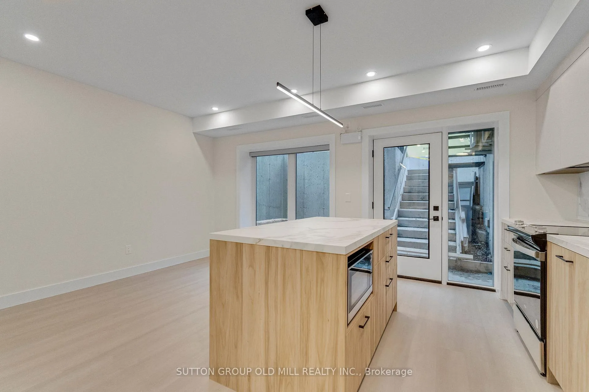 Photo 9 of Unit 01, 625 Harvie Avenue, Toronto, Caledonia-Fairbank — HOMEH