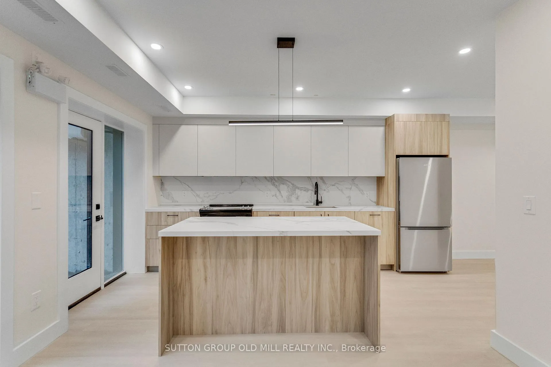 Photo 10 of Unit 01, 625 Harvie Avenue, Toronto, Caledonia-Fairbank — HOMEH