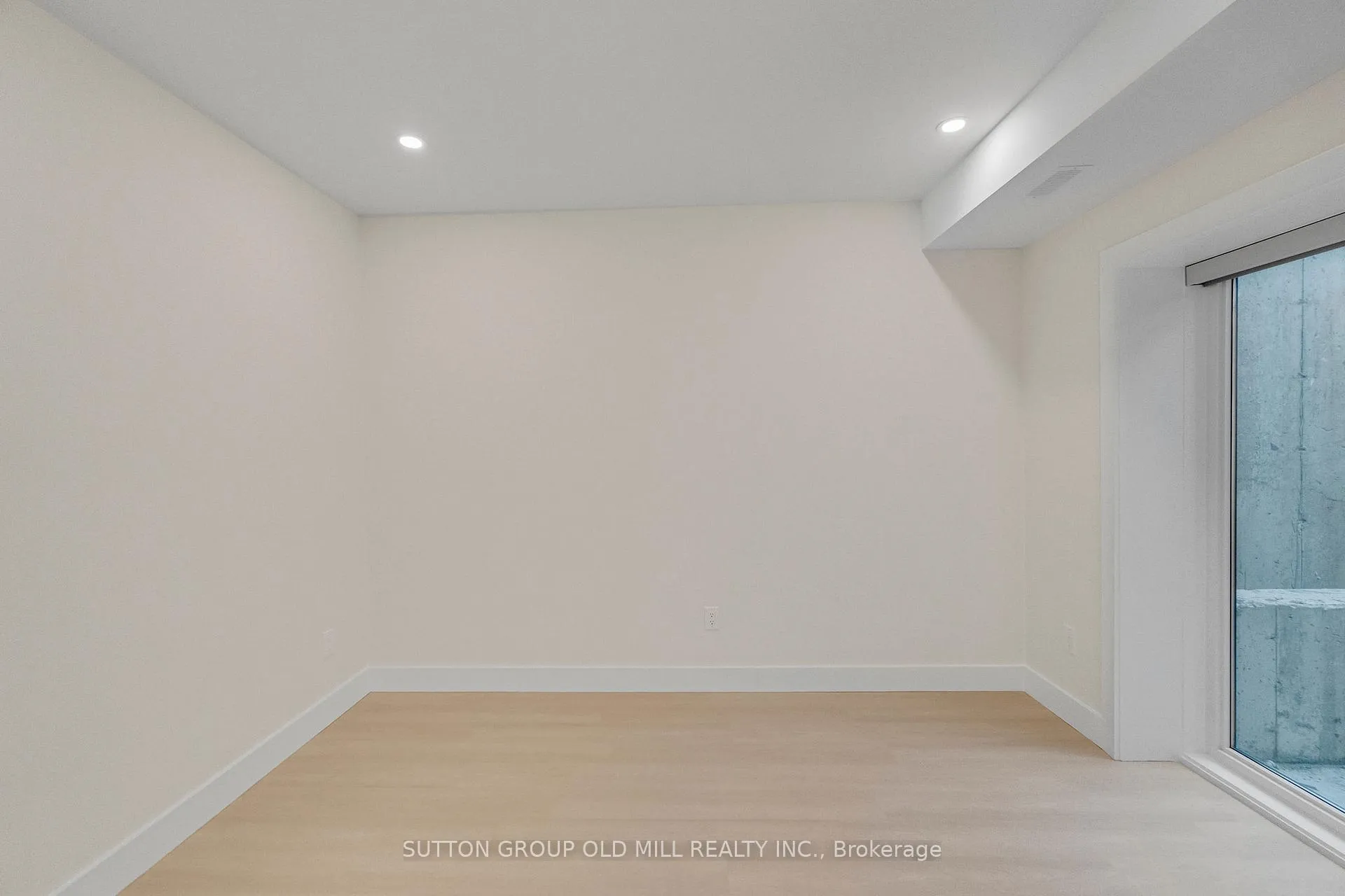 Photo 12 of Unit 01, 625 Harvie Avenue, Toronto, Caledonia-Fairbank — HOMEH