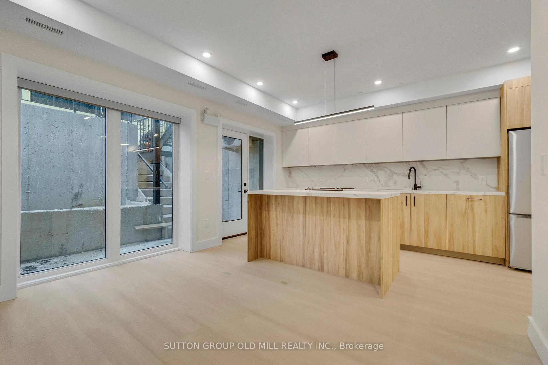 Photo 13 of Unit 01, 625 Harvie Avenue, Toronto, Caledonia-Fairbank — HOMEH