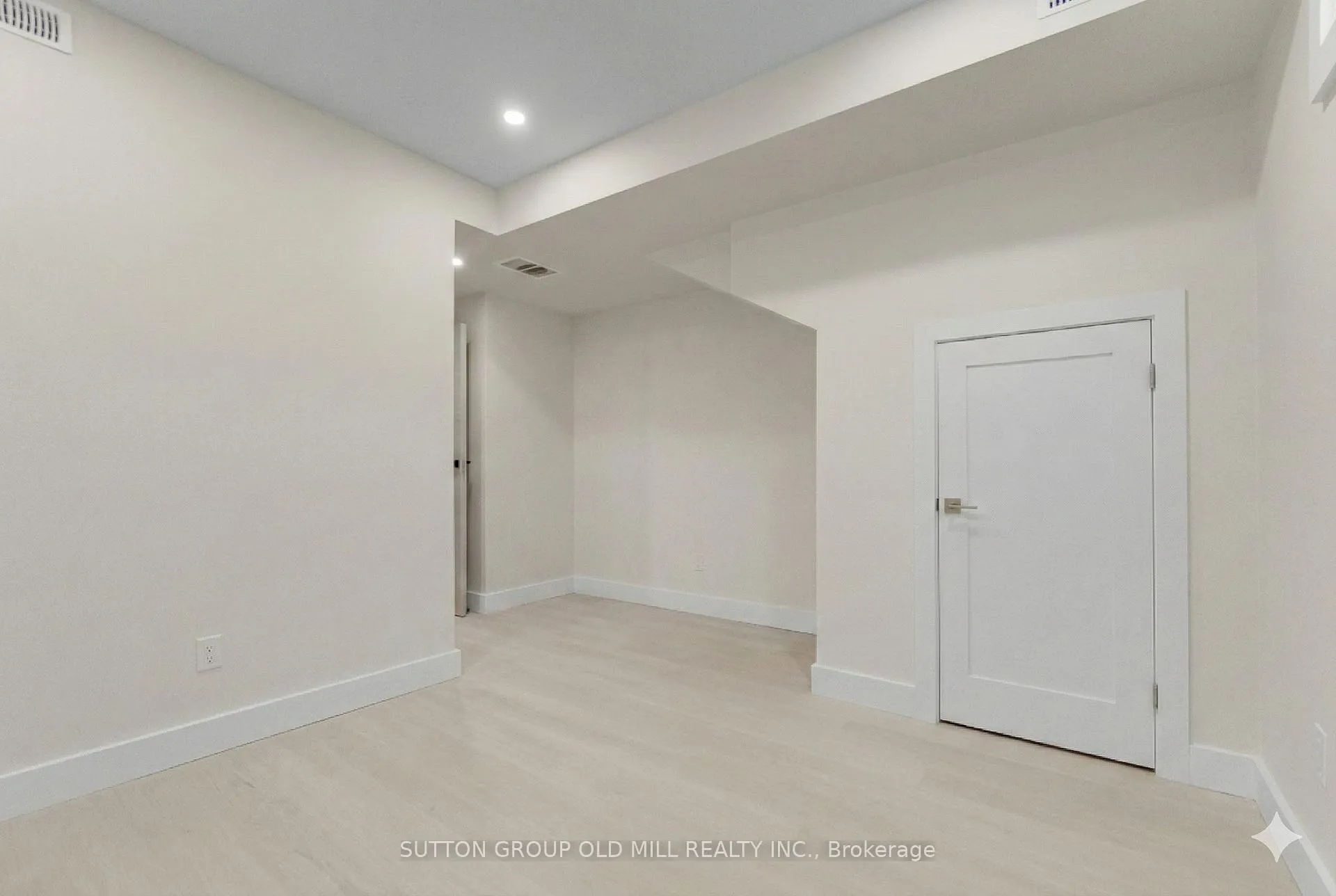 Photo 19 of Unit 01, 625 Harvie Avenue, Toronto, Caledonia-Fairbank — HOMEH