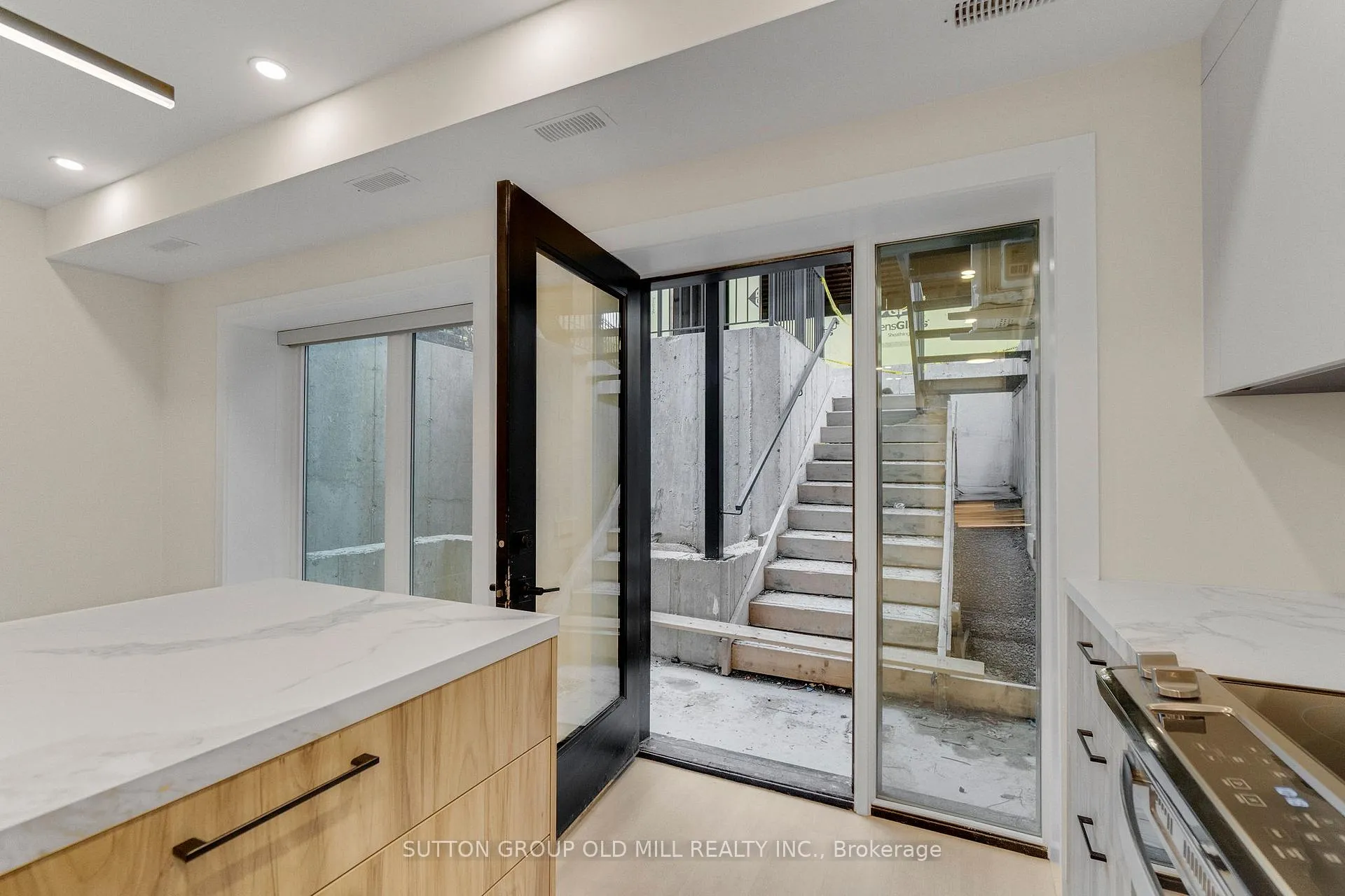 Photo 29 of Unit 01, 625 Harvie Avenue, Toronto, Caledonia-Fairbank — HOMEH