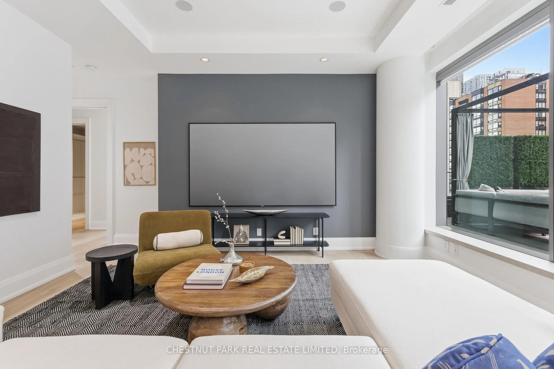 Photo 6 of Unit 1002, 77 Charles Street W, Toronto, Bay Street Corridor — HOMEH