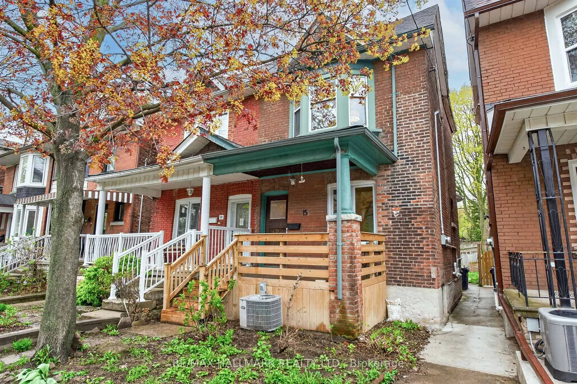Photo 2 of 15 Page Street, Toronto, Palmerston-Little Italy — HOMEH