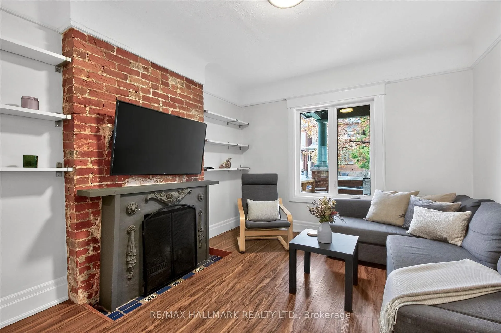 Photo 5 of 15 Page Street, Toronto, Palmerston-Little Italy — HOMEH