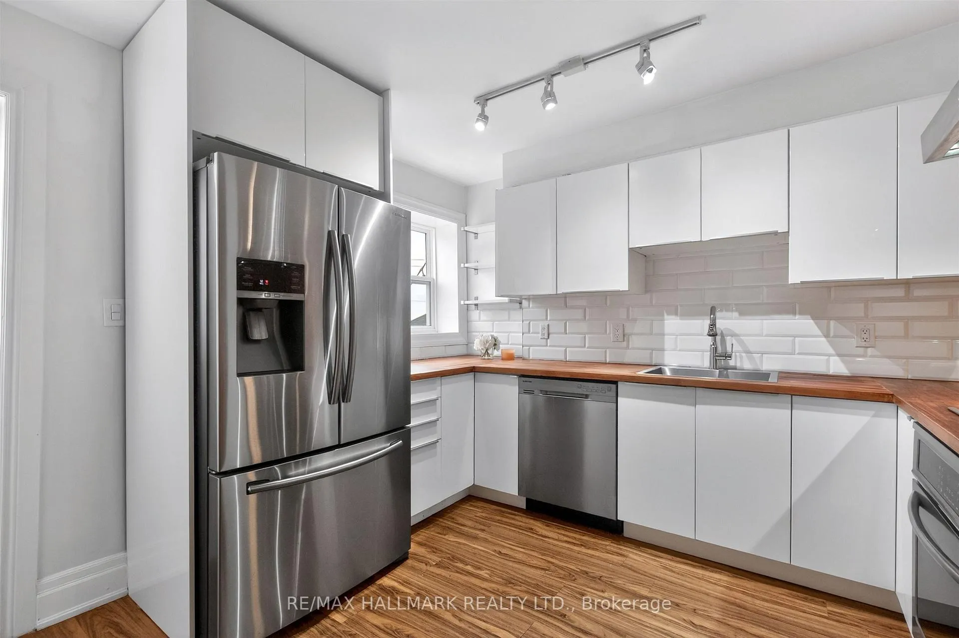 Photo 15 of 15 Page Street, Toronto, Palmerston-Little Italy — HOMEH