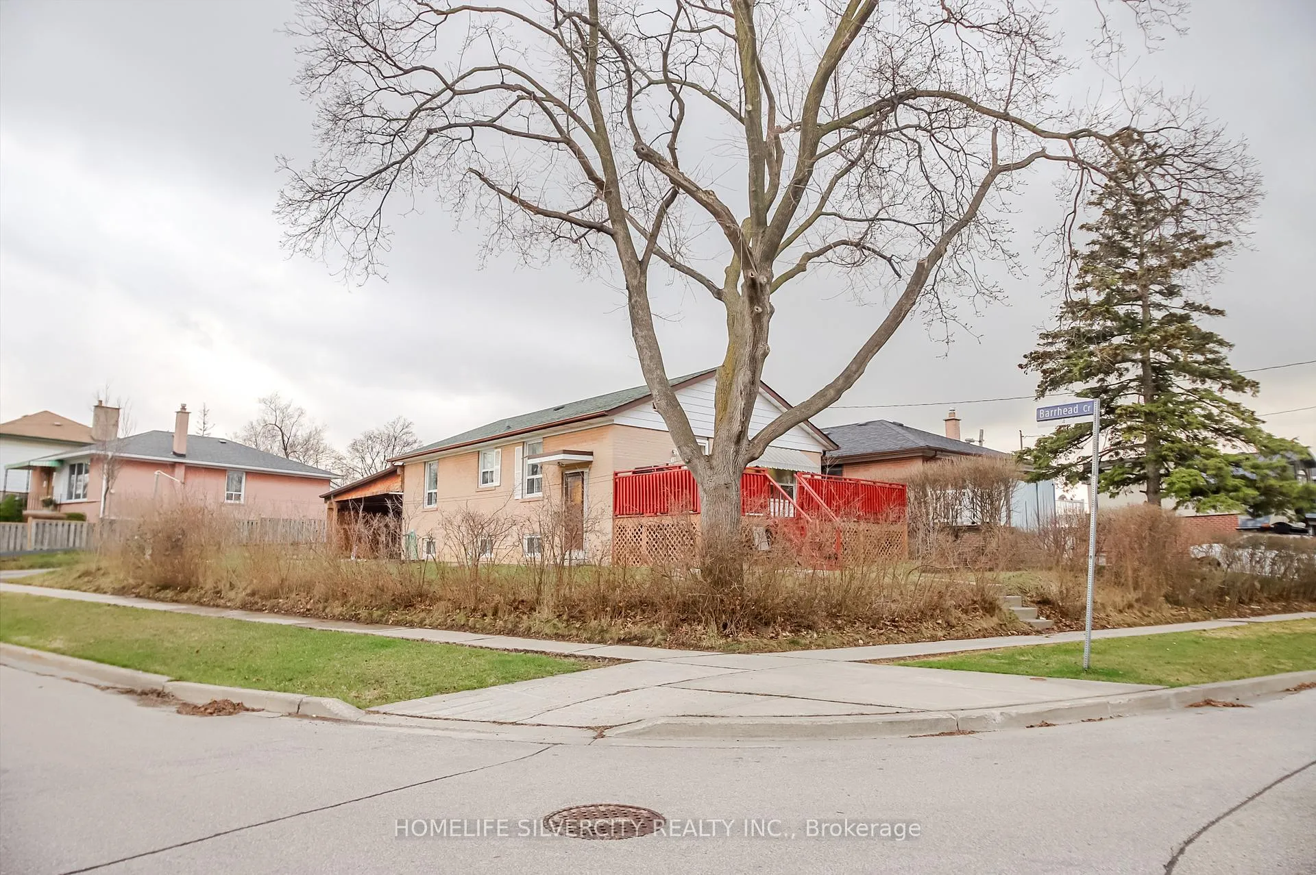 Photo 3 of 10 Coppermill Drive, Etobicoke, Rexdale-Kipling — HOMEH
