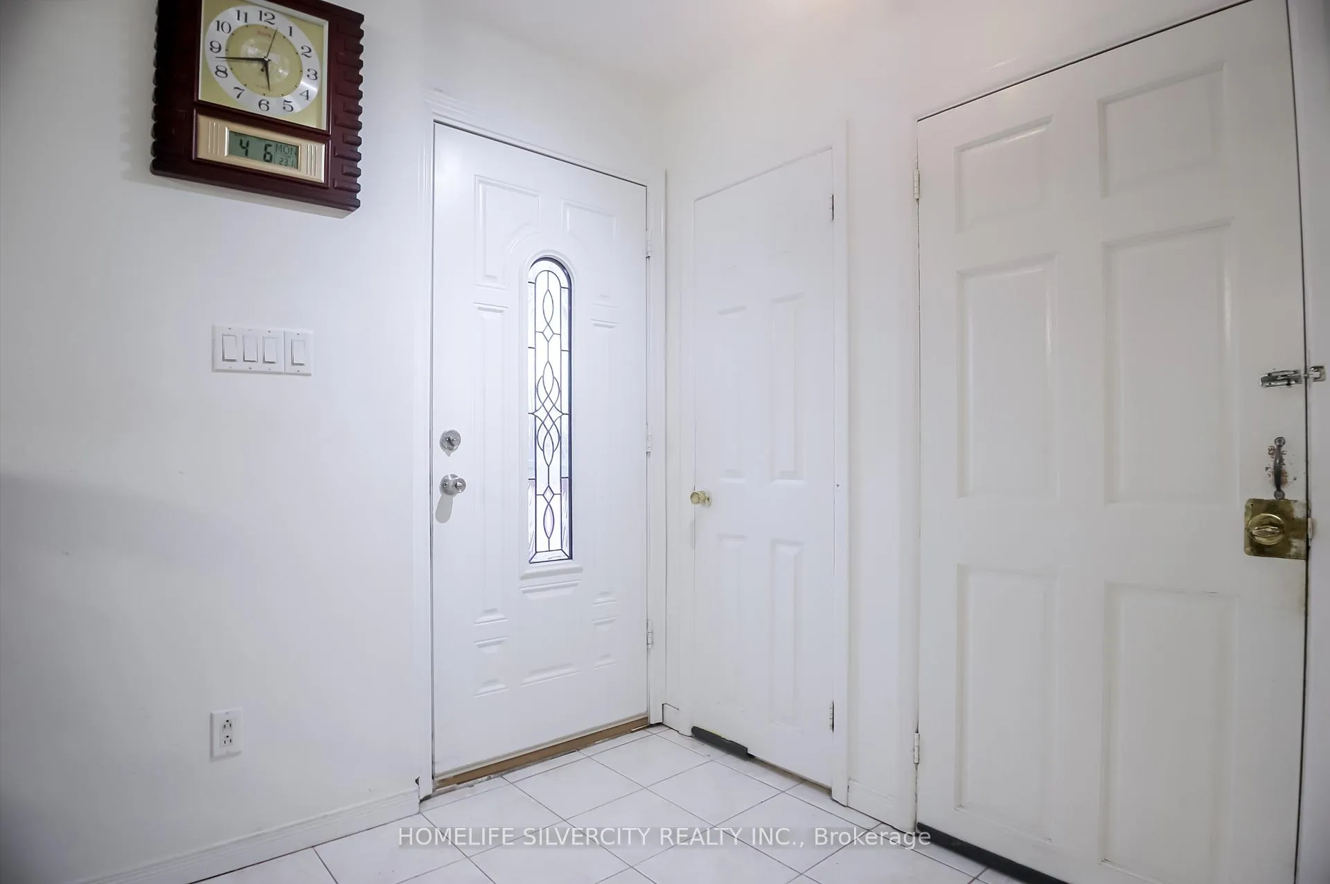 Photo 5 of 10 Coppermill Drive, Etobicoke, Rexdale-Kipling — HOMEH