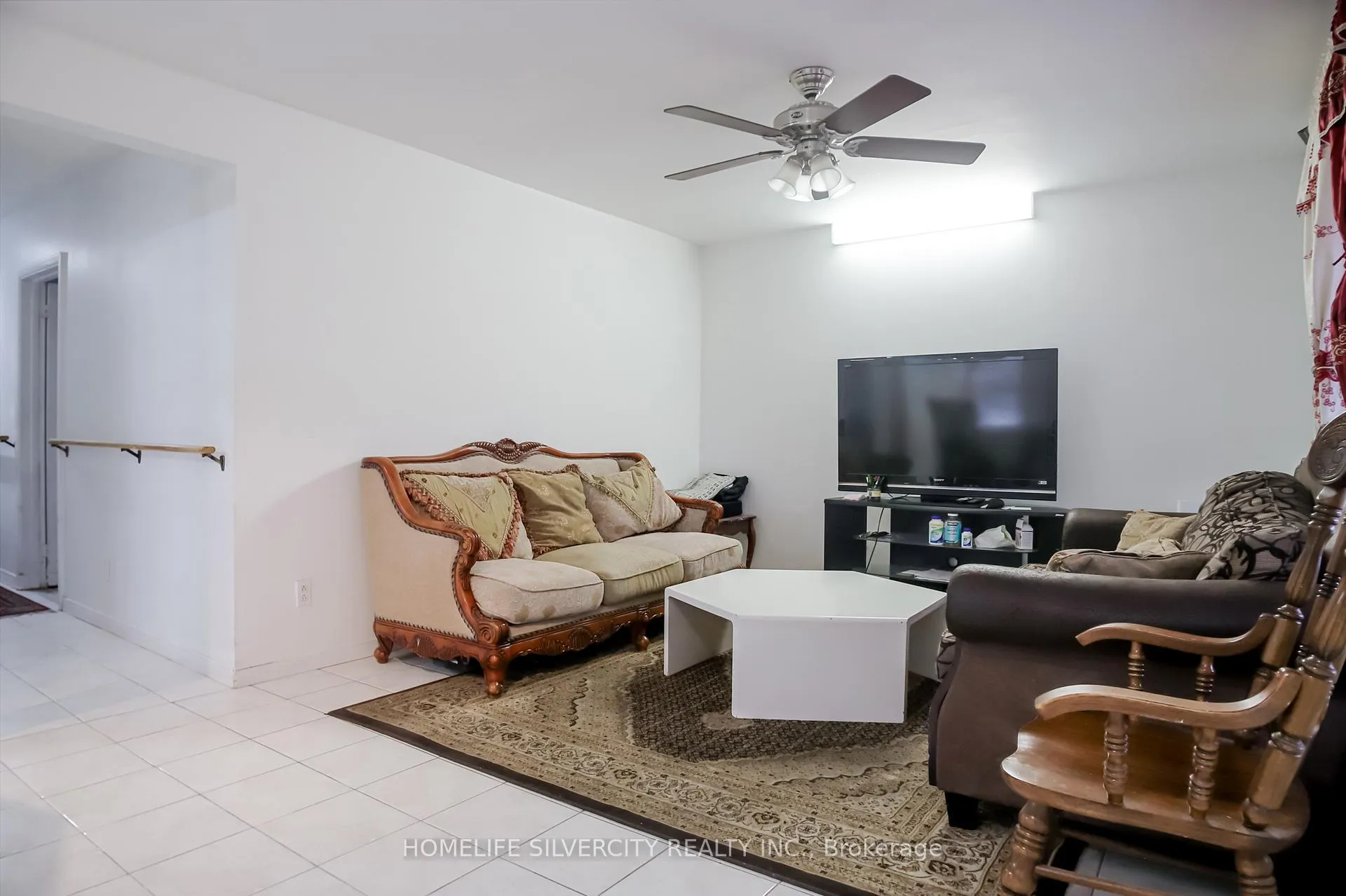 Photo 9 of 10 Coppermill Drive, Etobicoke, Rexdale-Kipling — HOMEH