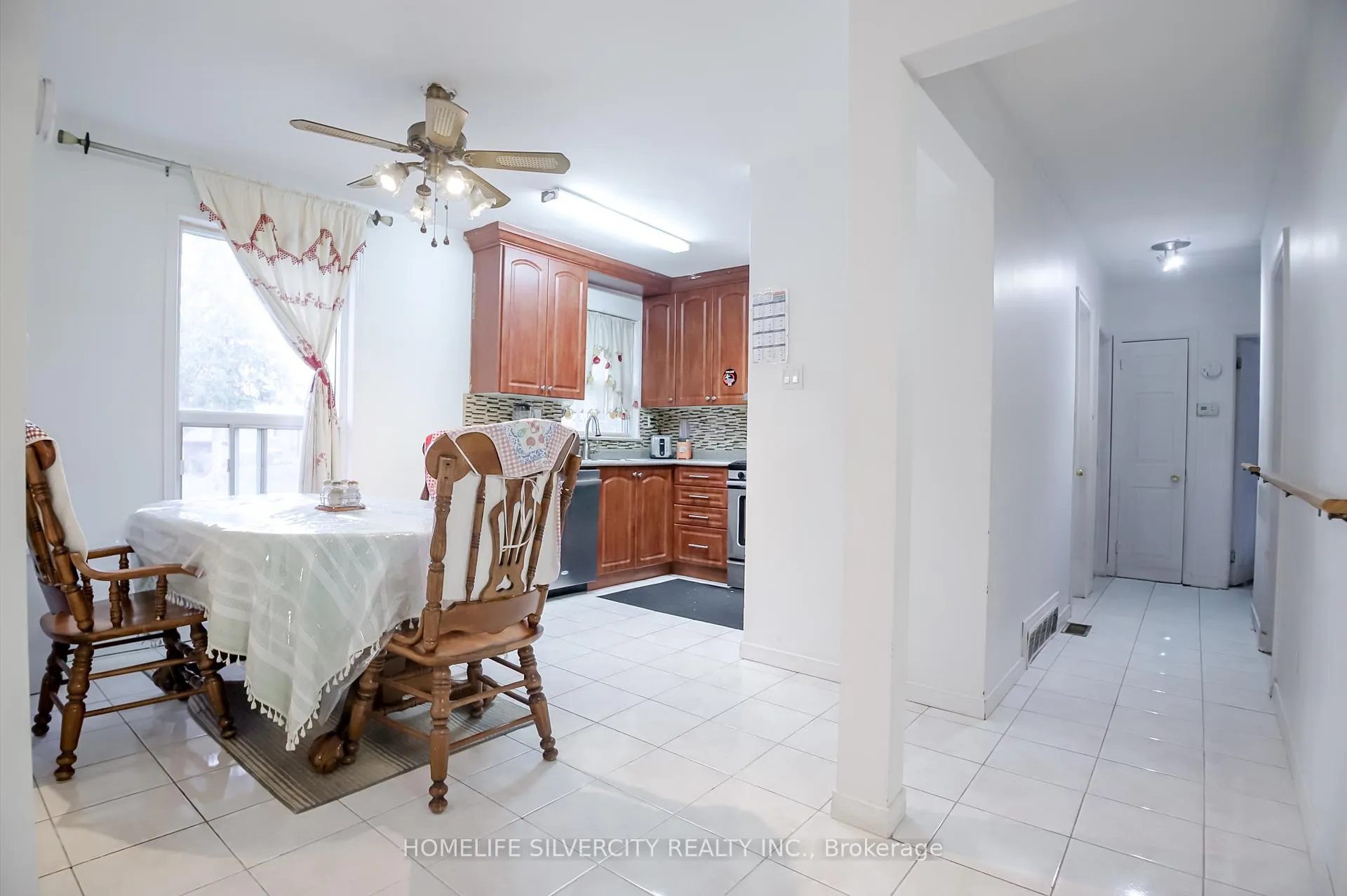 Photo 13 of 10 Coppermill Drive, Etobicoke, Rexdale-Kipling — HOMEH