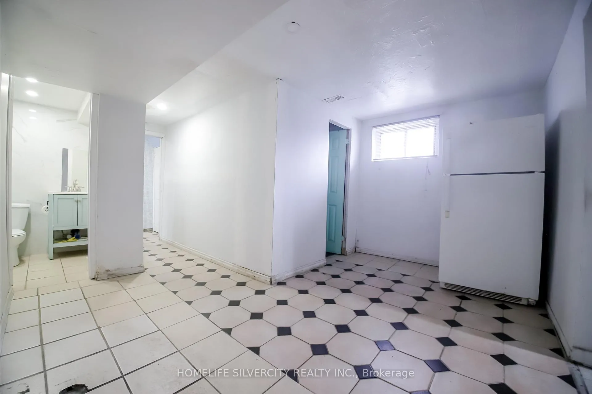 Photo 33 of 10 Coppermill Drive, Etobicoke, Rexdale-Kipling — HOMEH