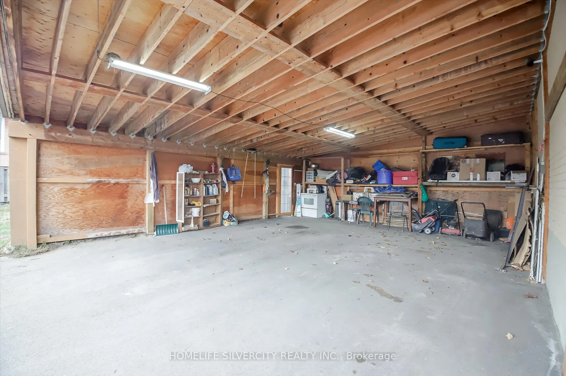 Photo 40 of 10 Coppermill Drive, Etobicoke, Rexdale-Kipling — HOMEH