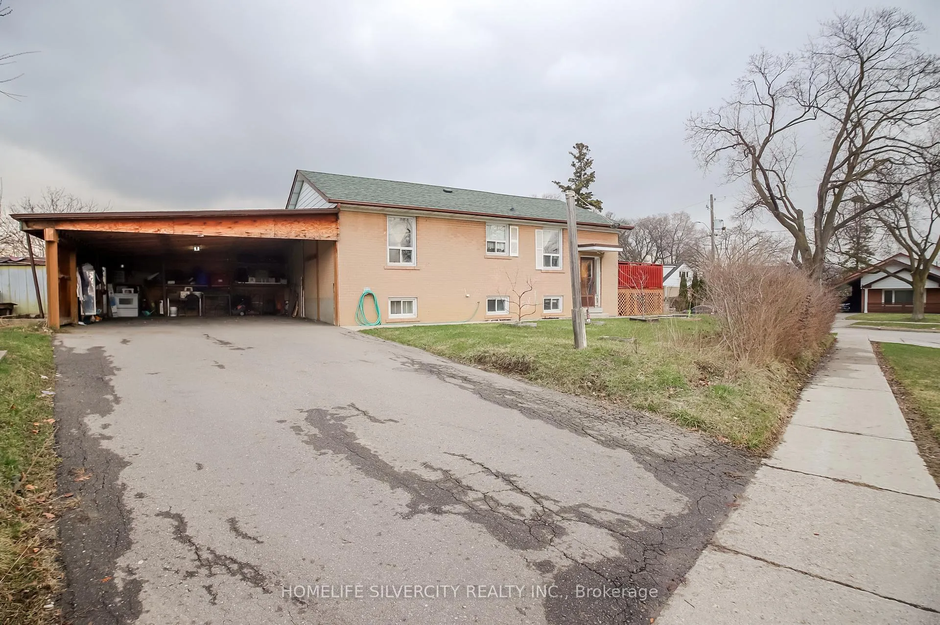 Photo 41 of 10 Coppermill Drive, Etobicoke, Rexdale-Kipling — HOMEH