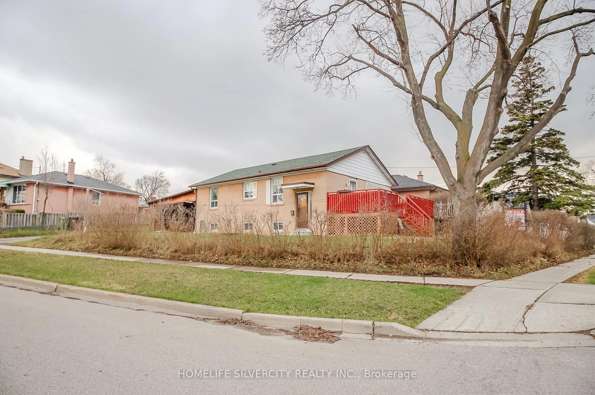 Photo 43 of 10 Coppermill Drive, Etobicoke, Rexdale-Kipling — HOMEH
