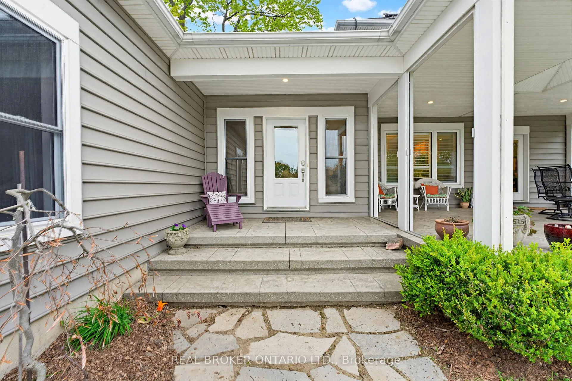 Photo 4 of 31 Maple Avenue S, Brant, Burford — HOMEH