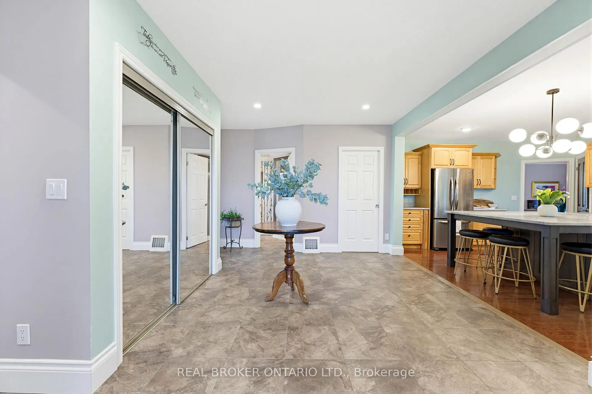 Photo 5 of 31 Maple Avenue S, Brant, Burford — HOMEH