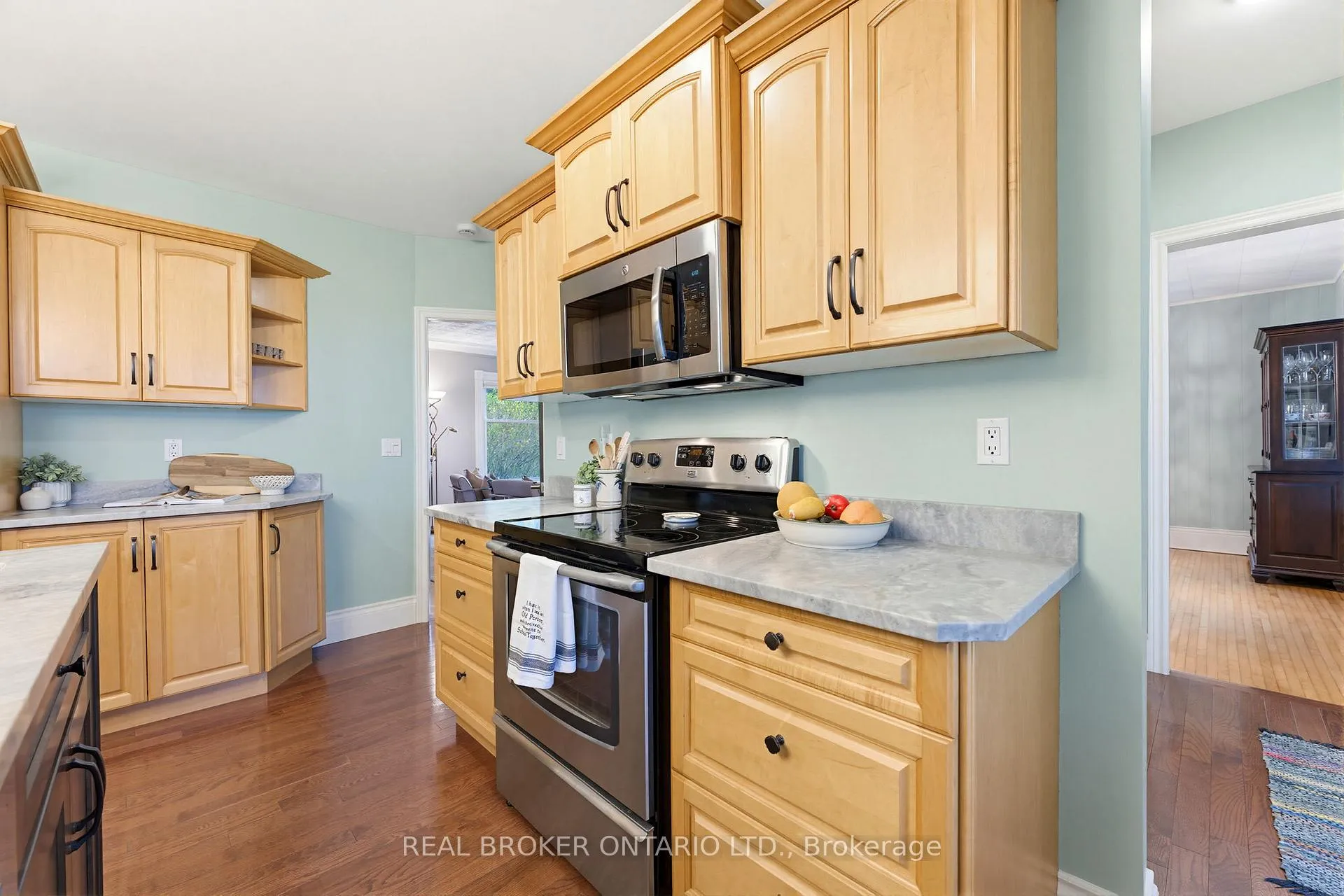 Photo 8 of 31 Maple Avenue S, Brant, Burford — HOMEH