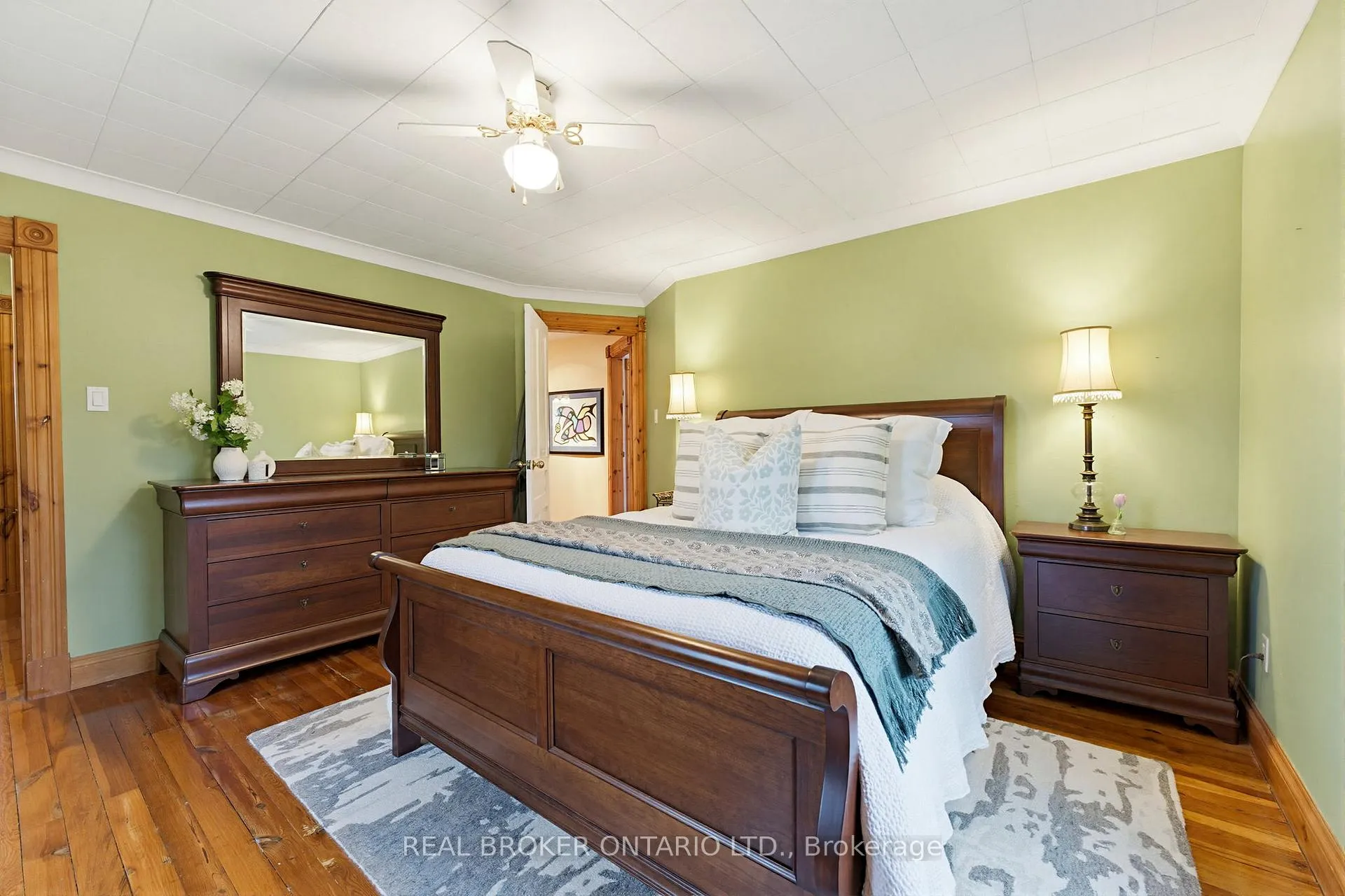 Photo 20 of 31 Maple Avenue S, Brant, Burford — HOMEH