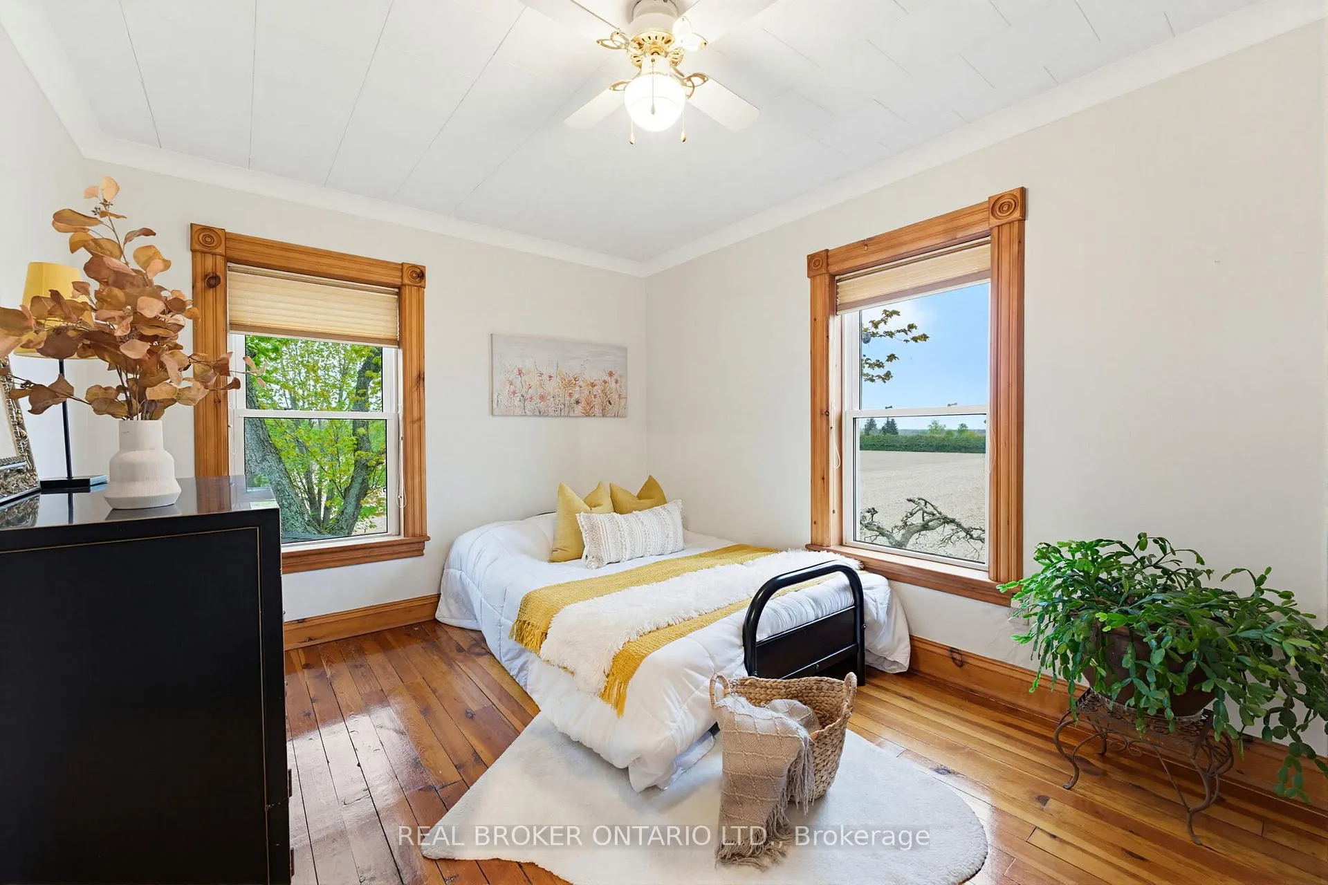 Photo 24 of 31 Maple Avenue S, Brant, Burford — HOMEH