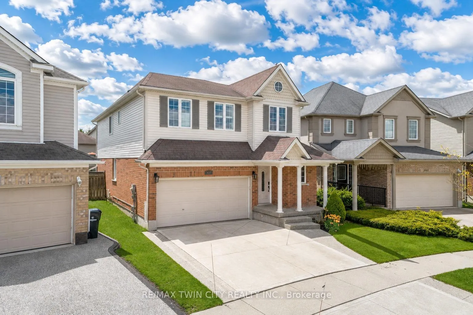 Photo 2 of 437 Beaumont Crescent, Kitchener, Grand River South — HOMEH