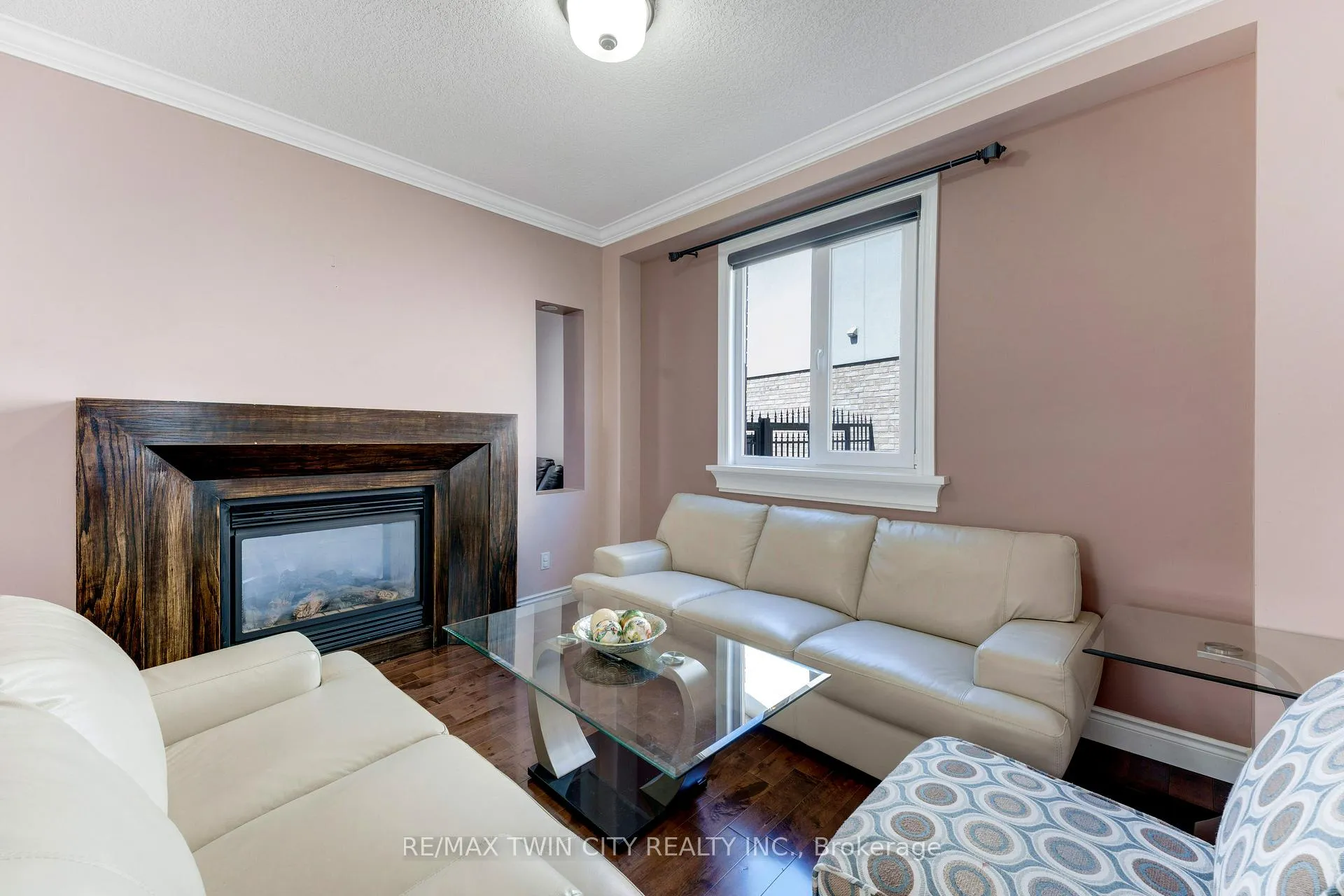 Photo 4 of 437 Beaumont Crescent, Kitchener, Grand River South — HOMEH