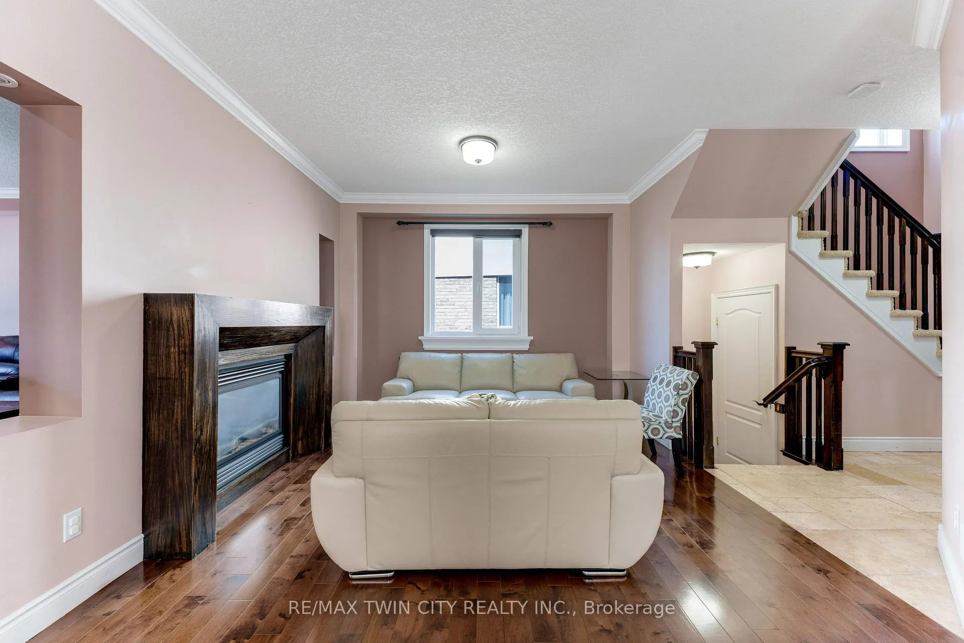 Photo 5 of 437 Beaumont Crescent, Kitchener, Grand River South — HOMEH