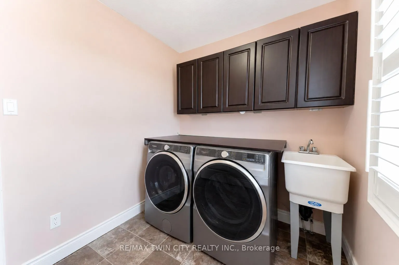 Photo 14 of 437 Beaumont Crescent, Kitchener, Grand River South — HOMEH